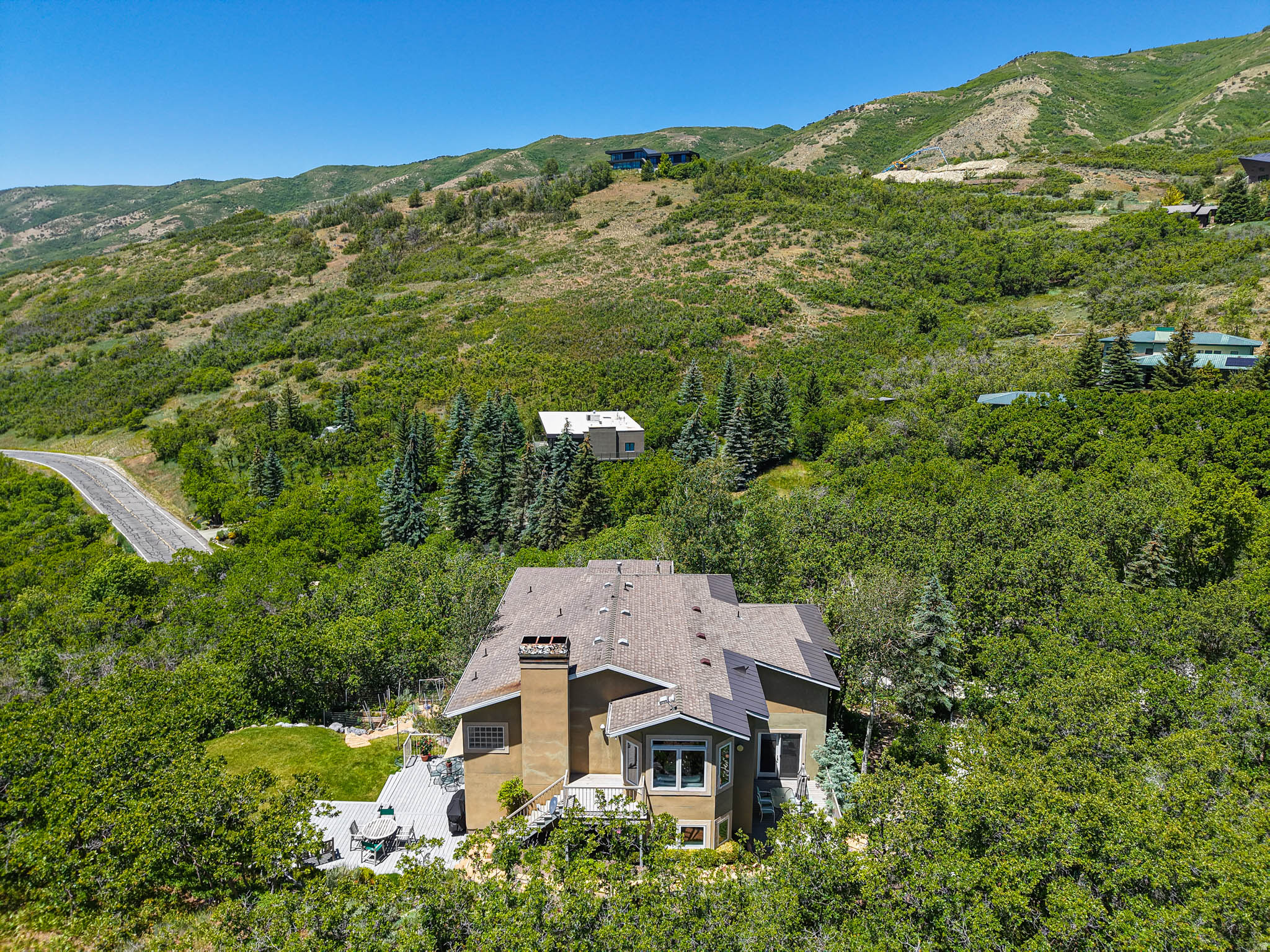 main property photo 28