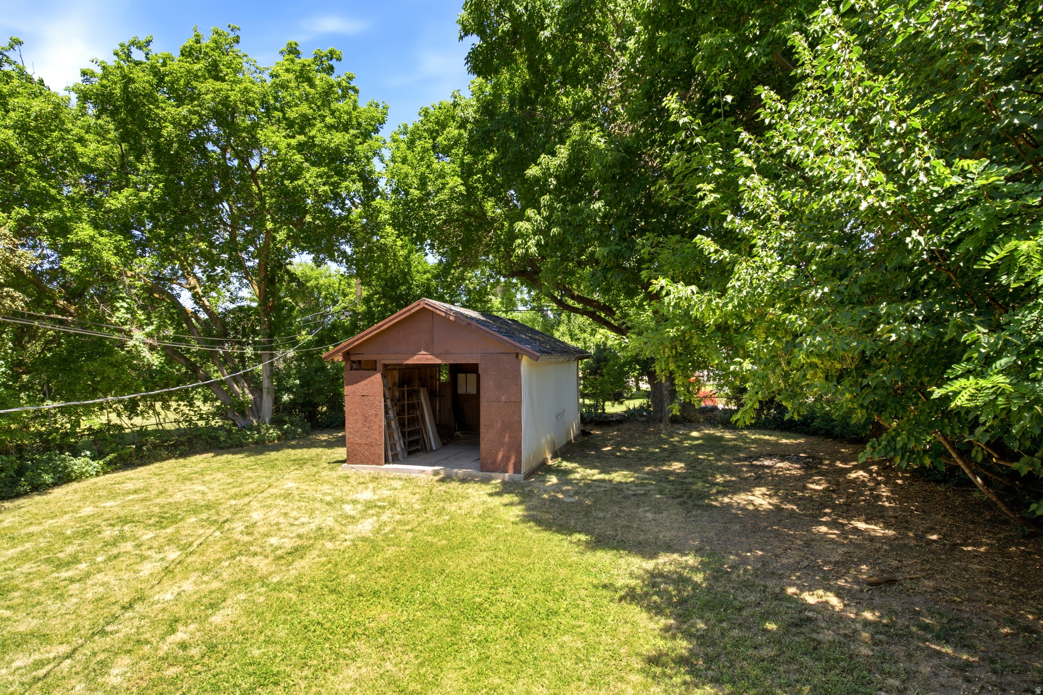 main property photo 28