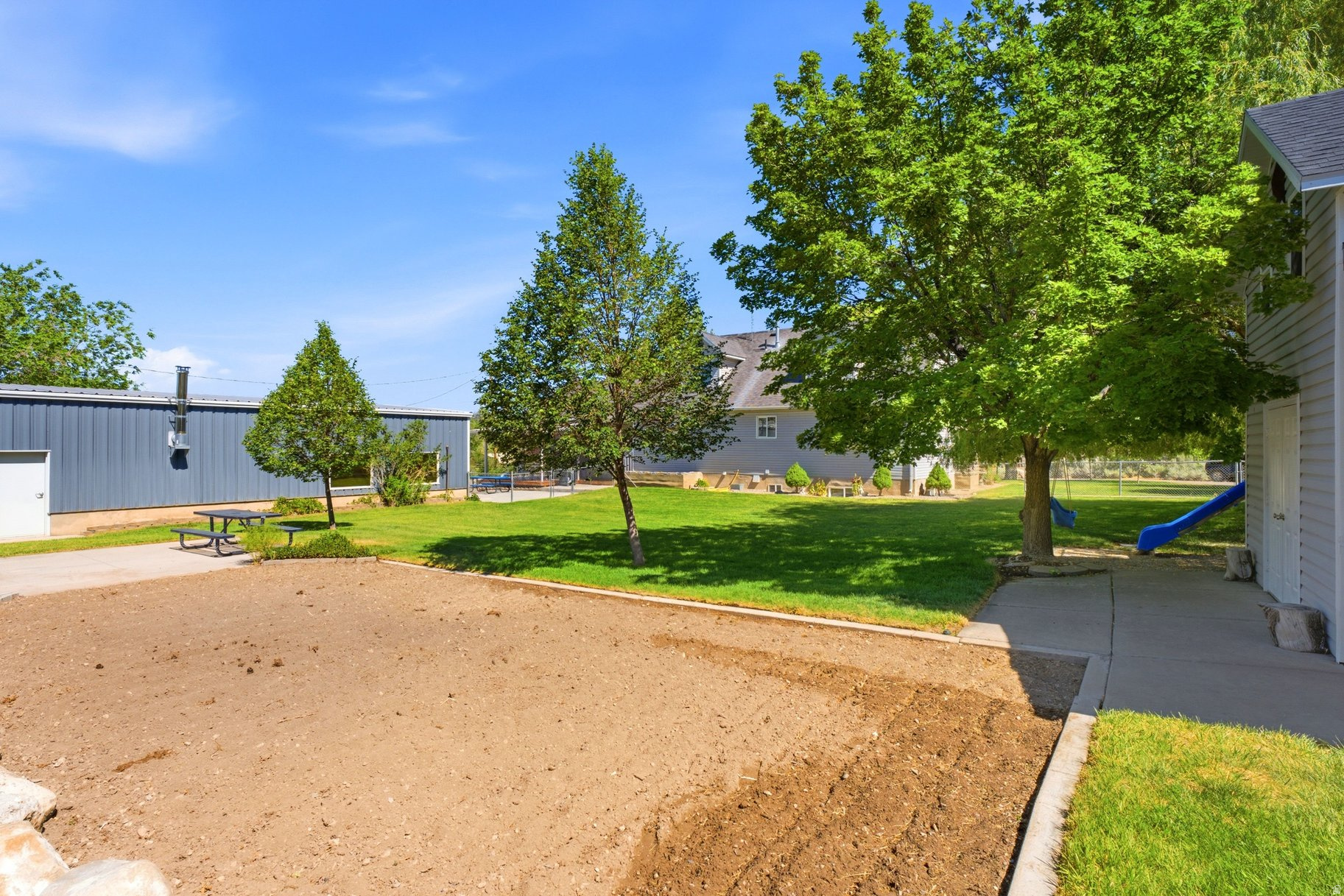 main property photo 74