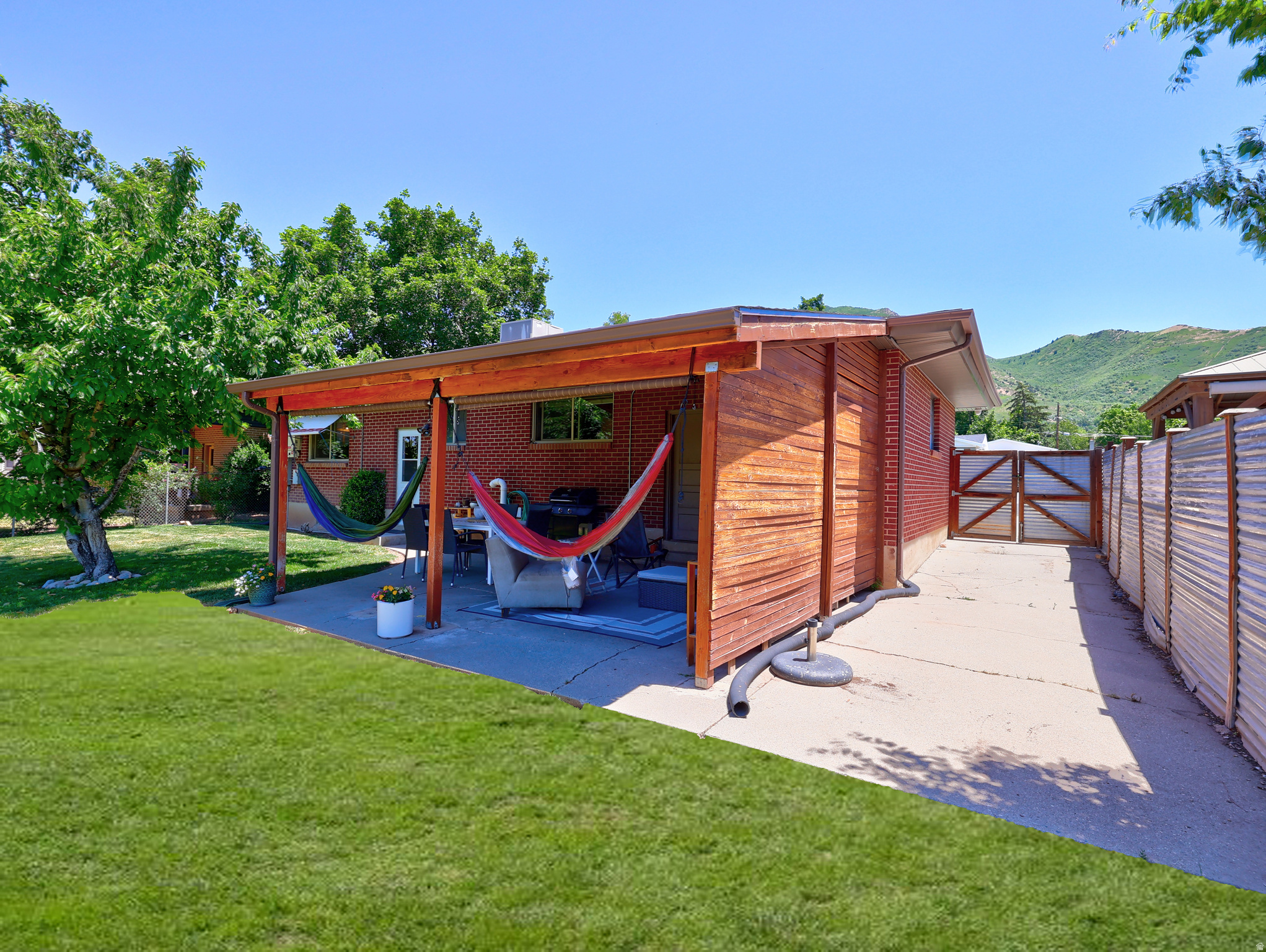 main property photo 30
