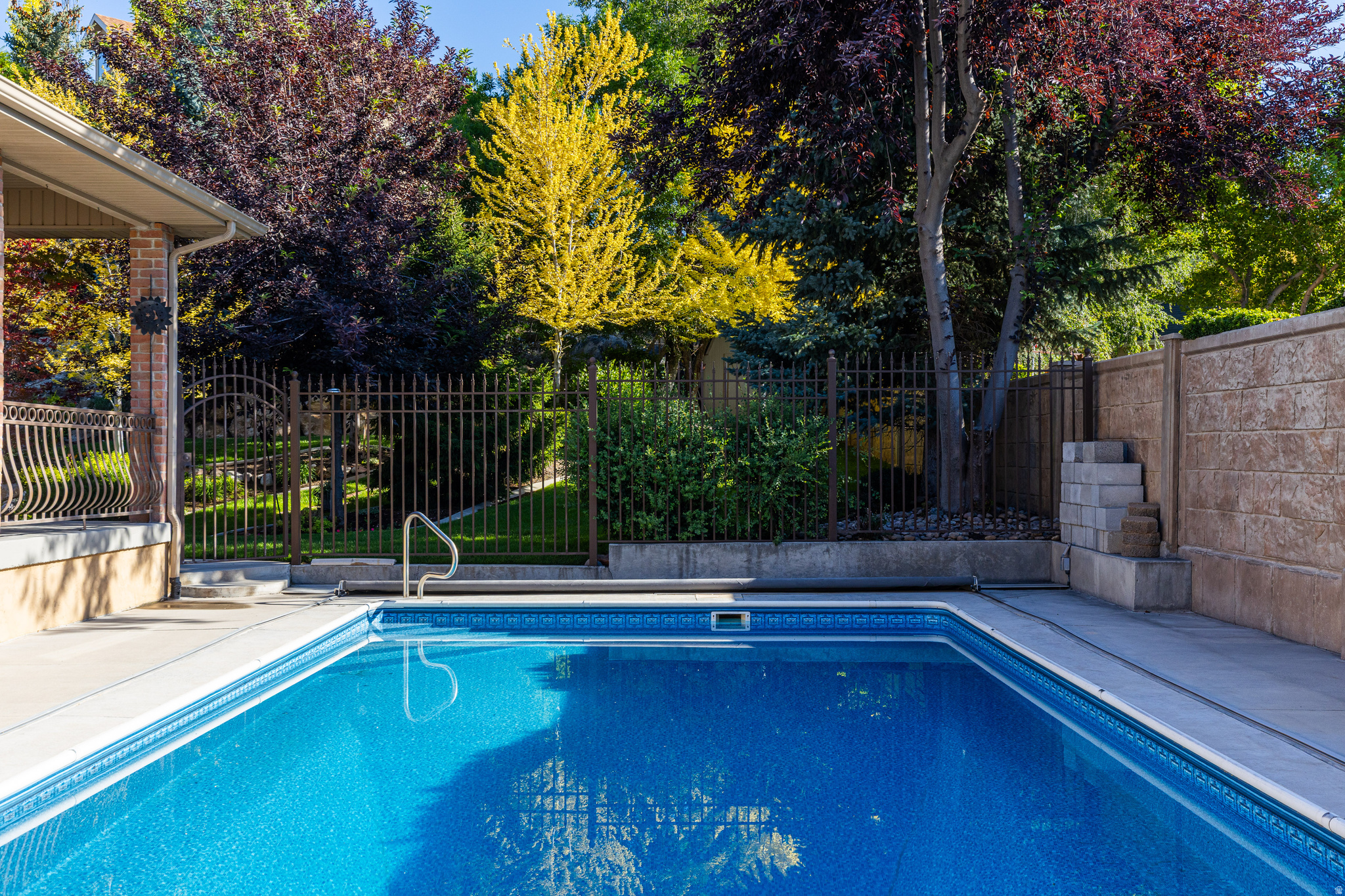 main property photo 9