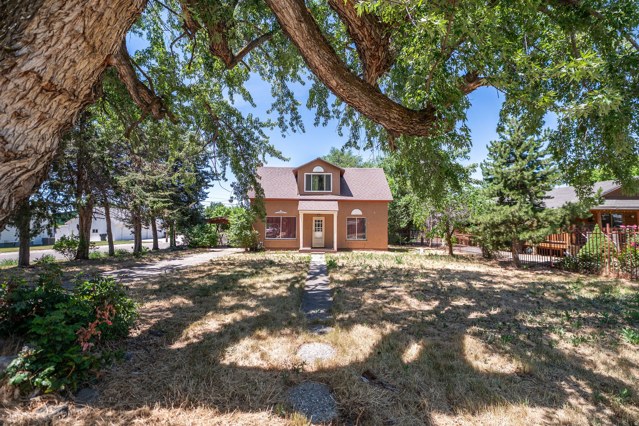 main property photo 28