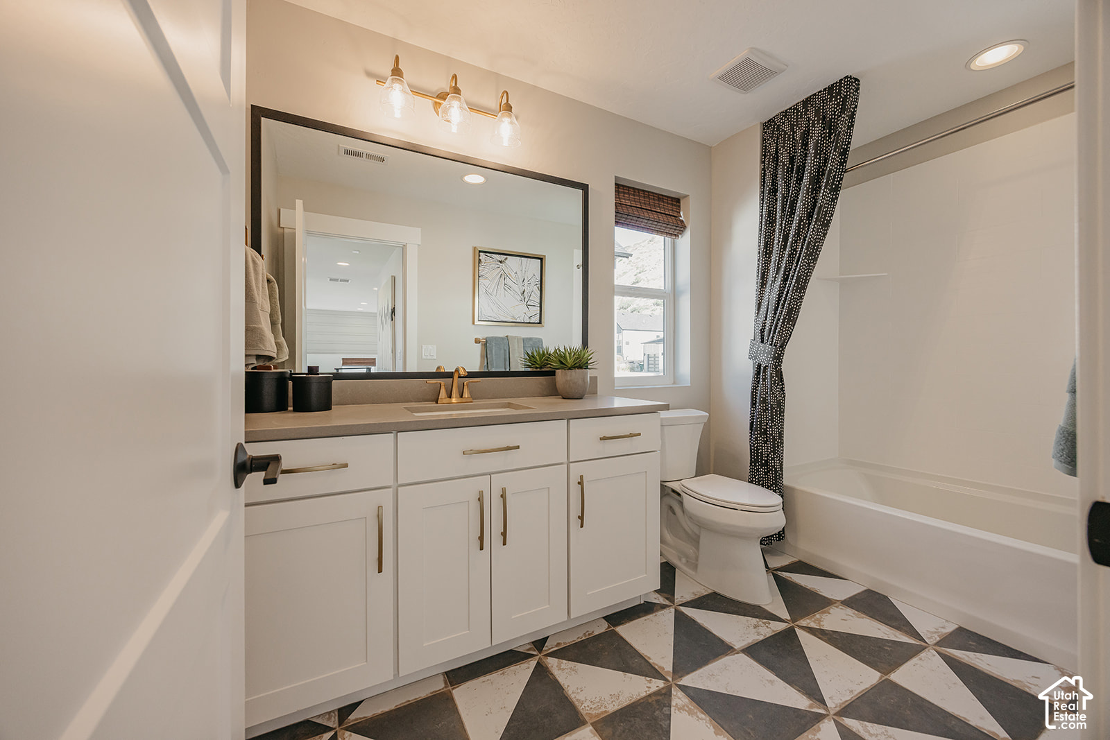 main property photo 74