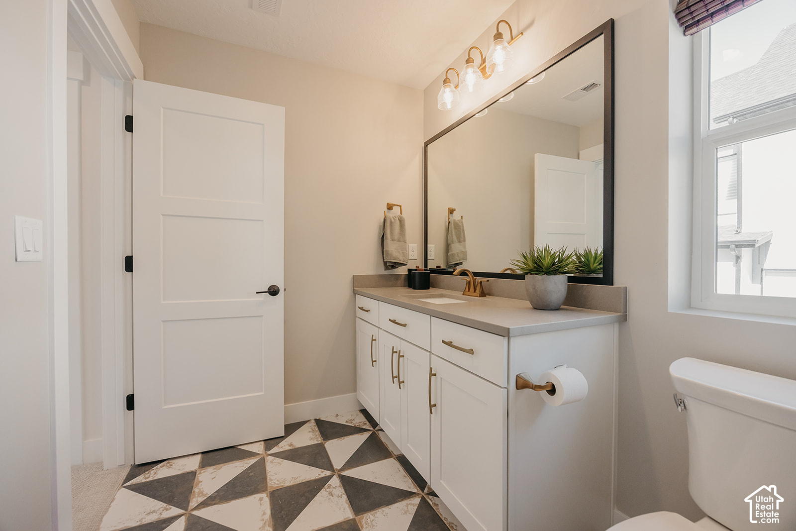 main property photo 76
