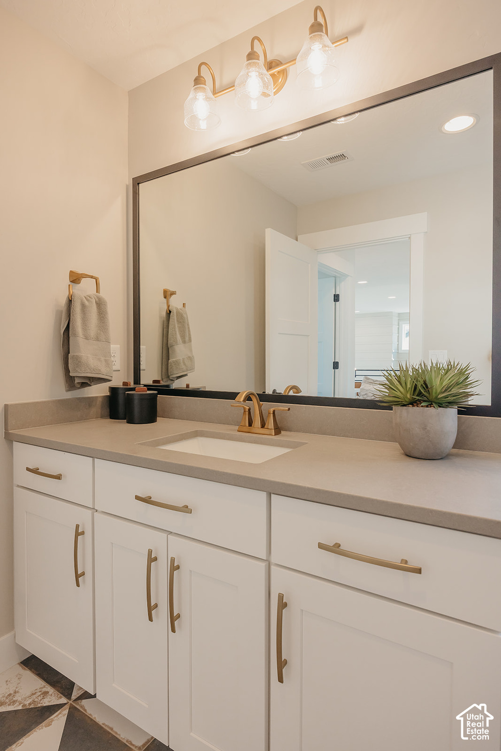 main property photo 77