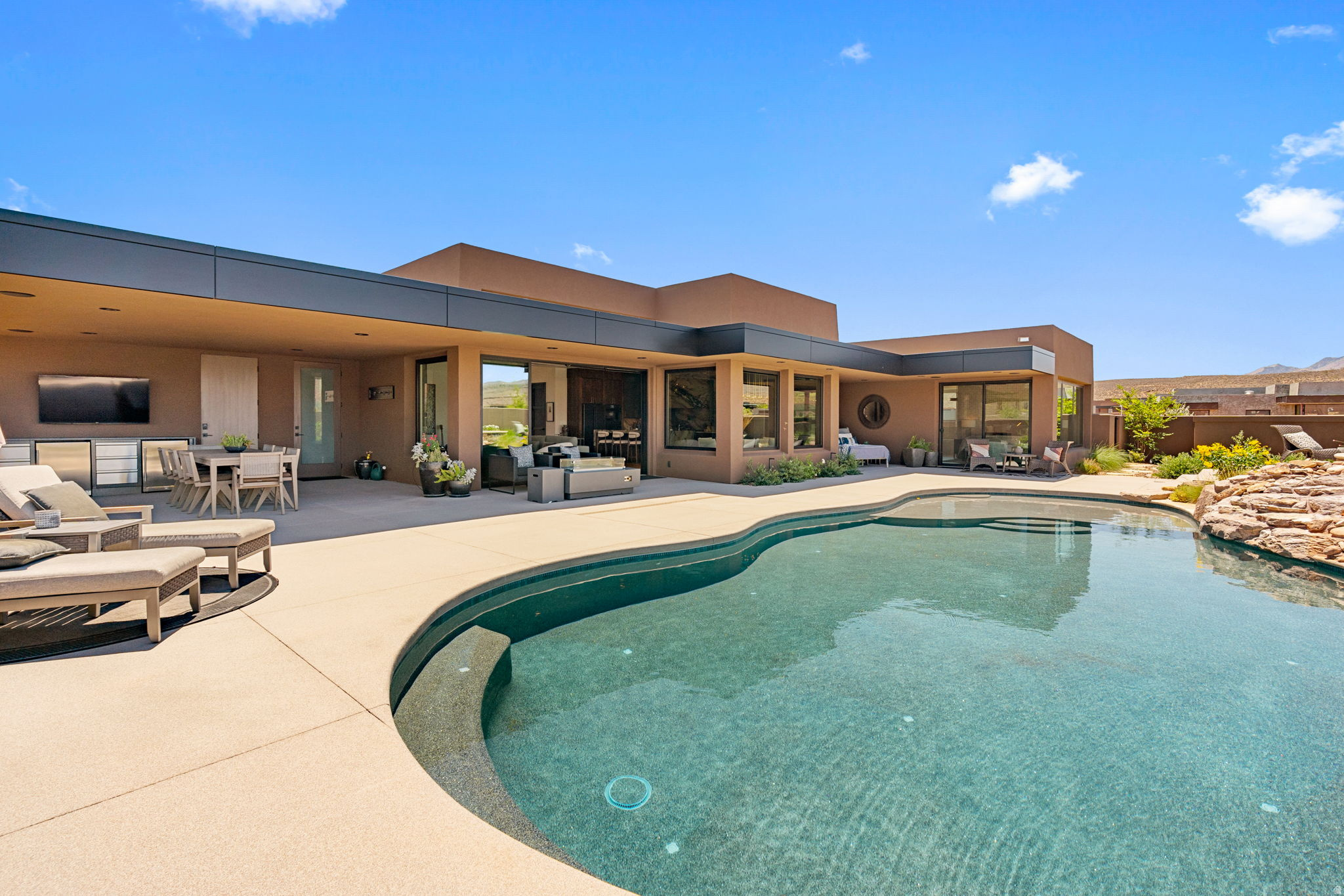 main property photo 59
