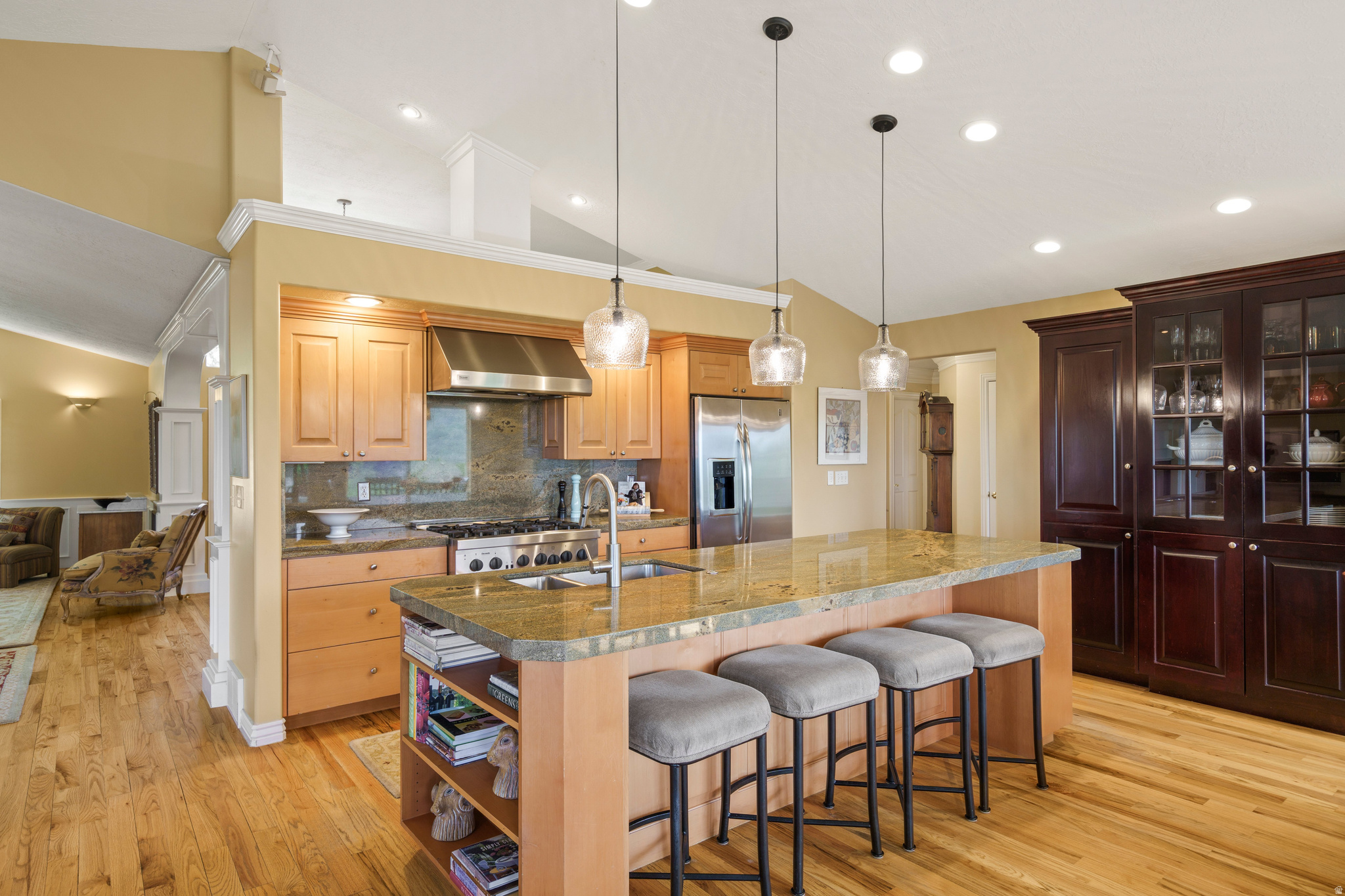 main property photo 13