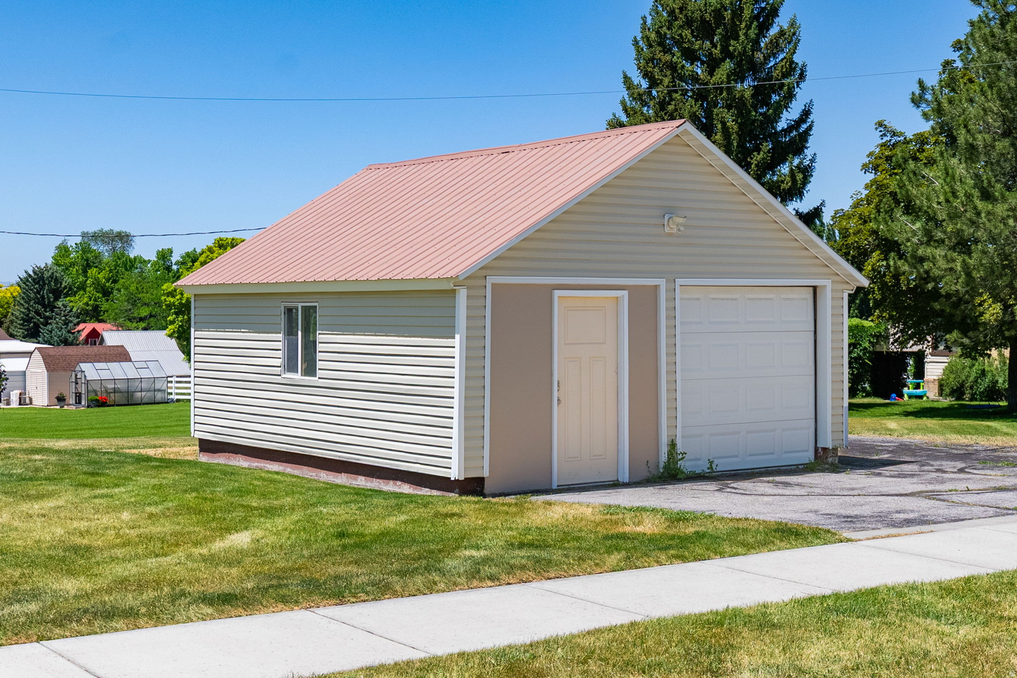 main property photo 20