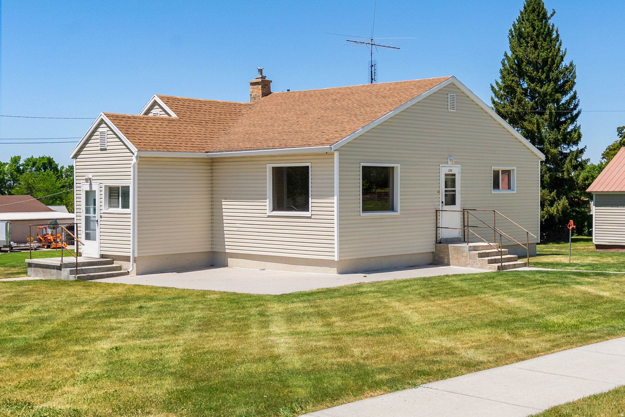 main property photo 22