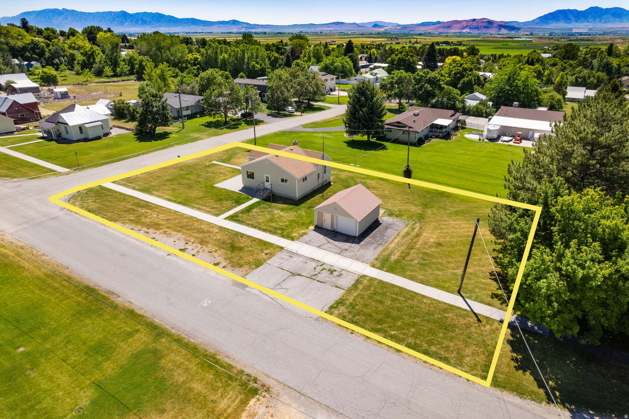 main property photo 23
