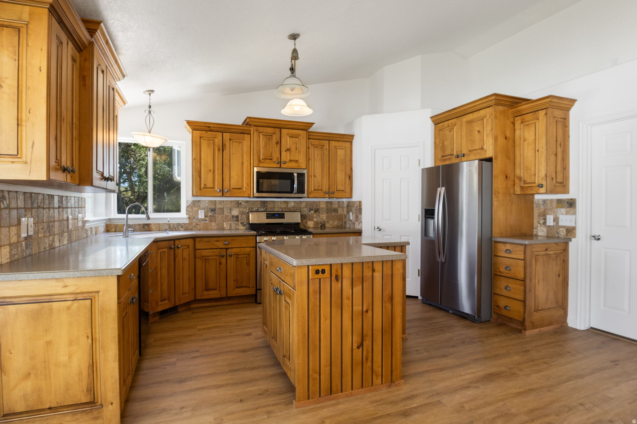 main property photo 6