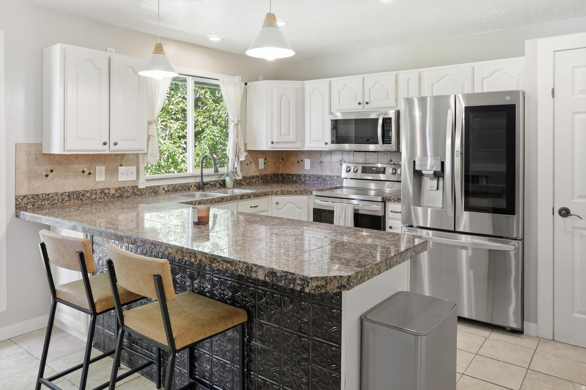 main property photo 11