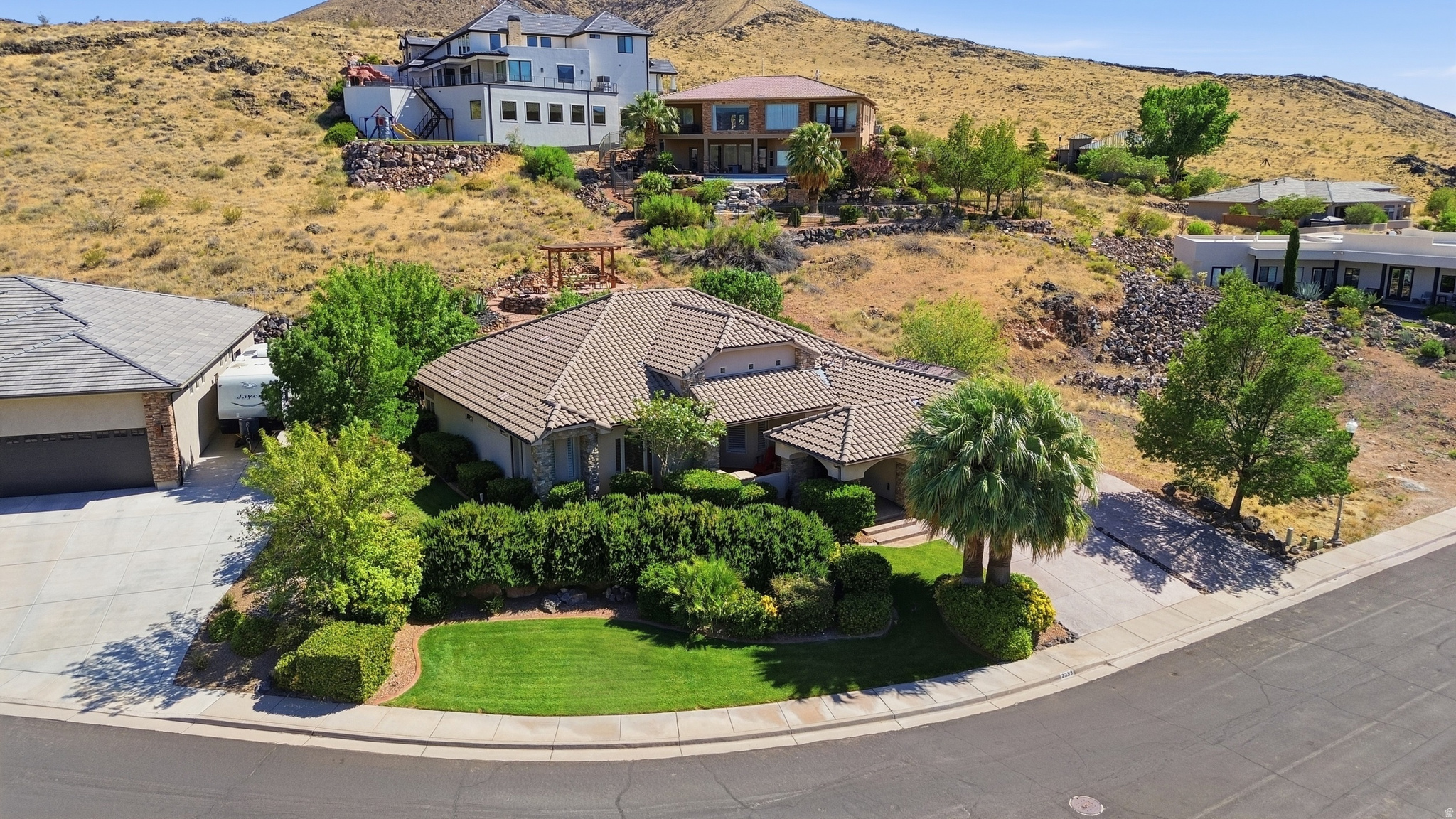 main property photo 2