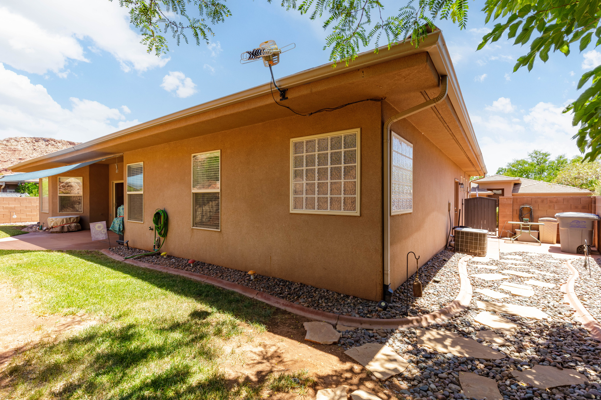 main property photo 28