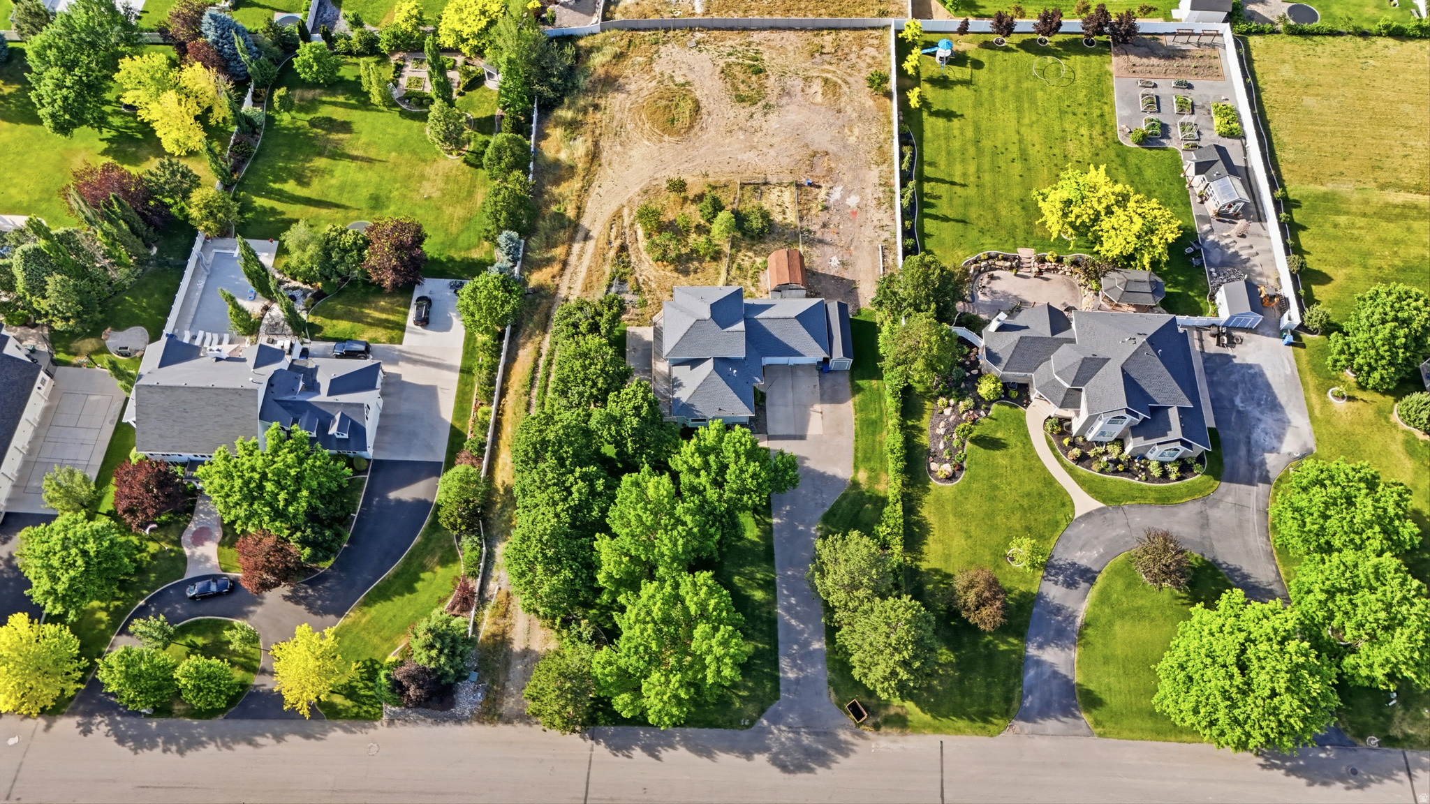 main property photo 41
