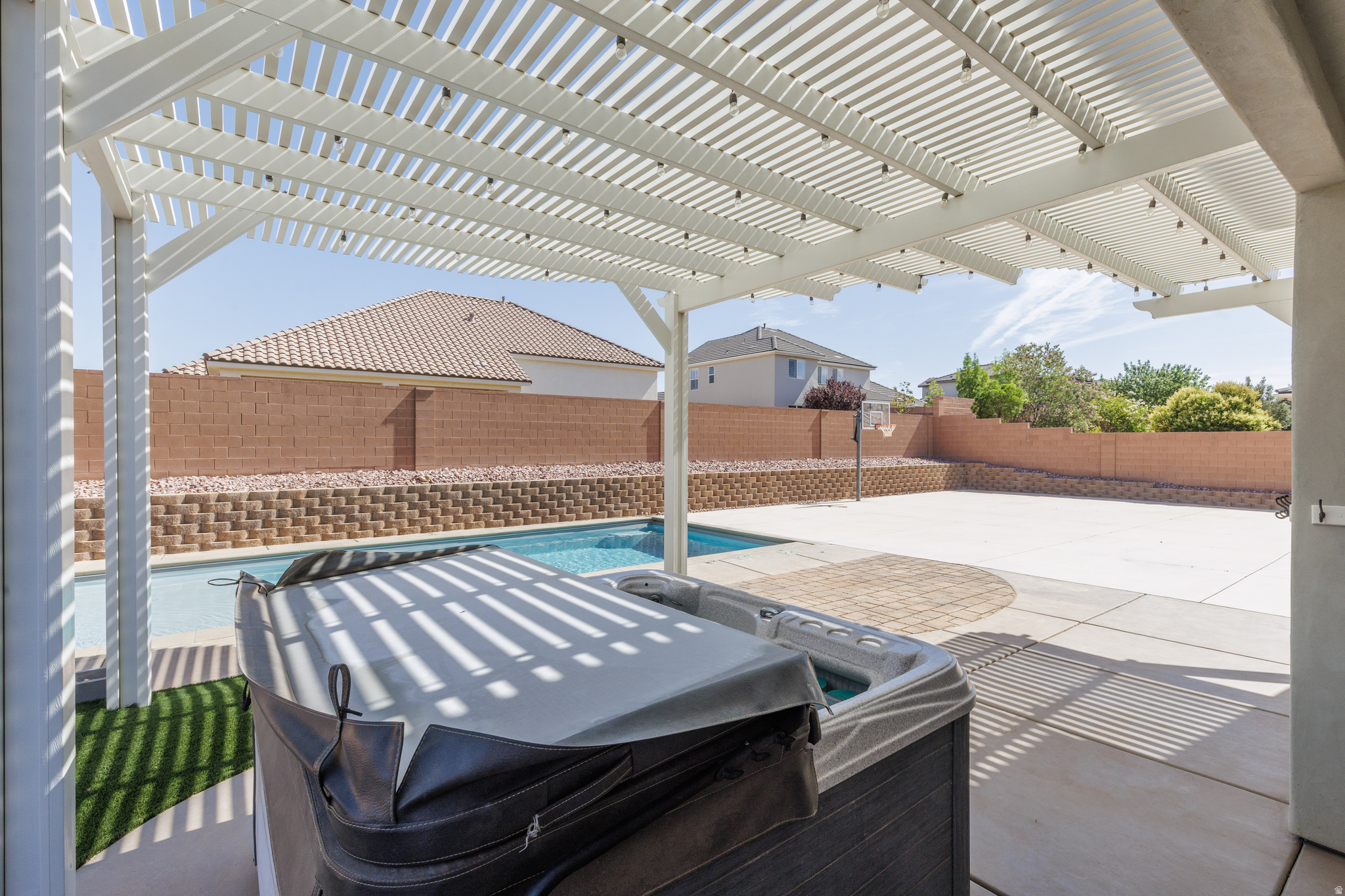 main property photo 32