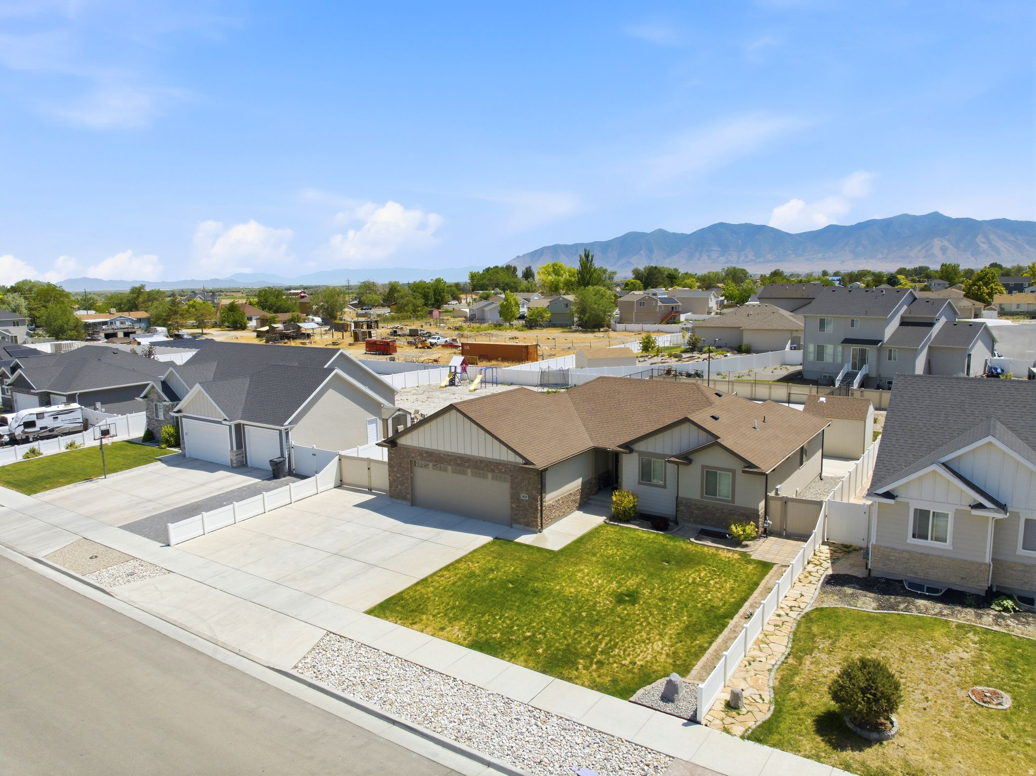 main property photo 45