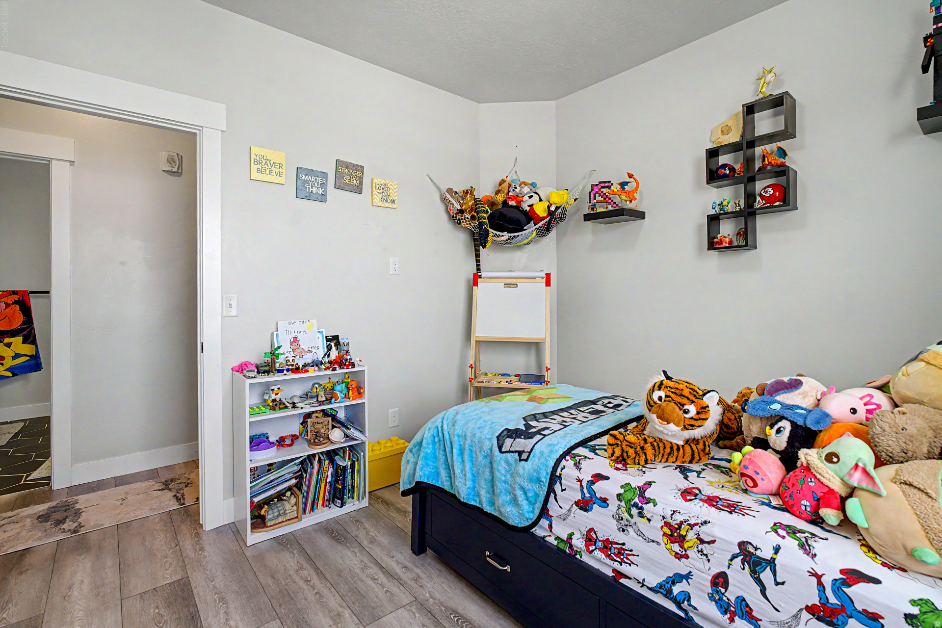 main property photo 13