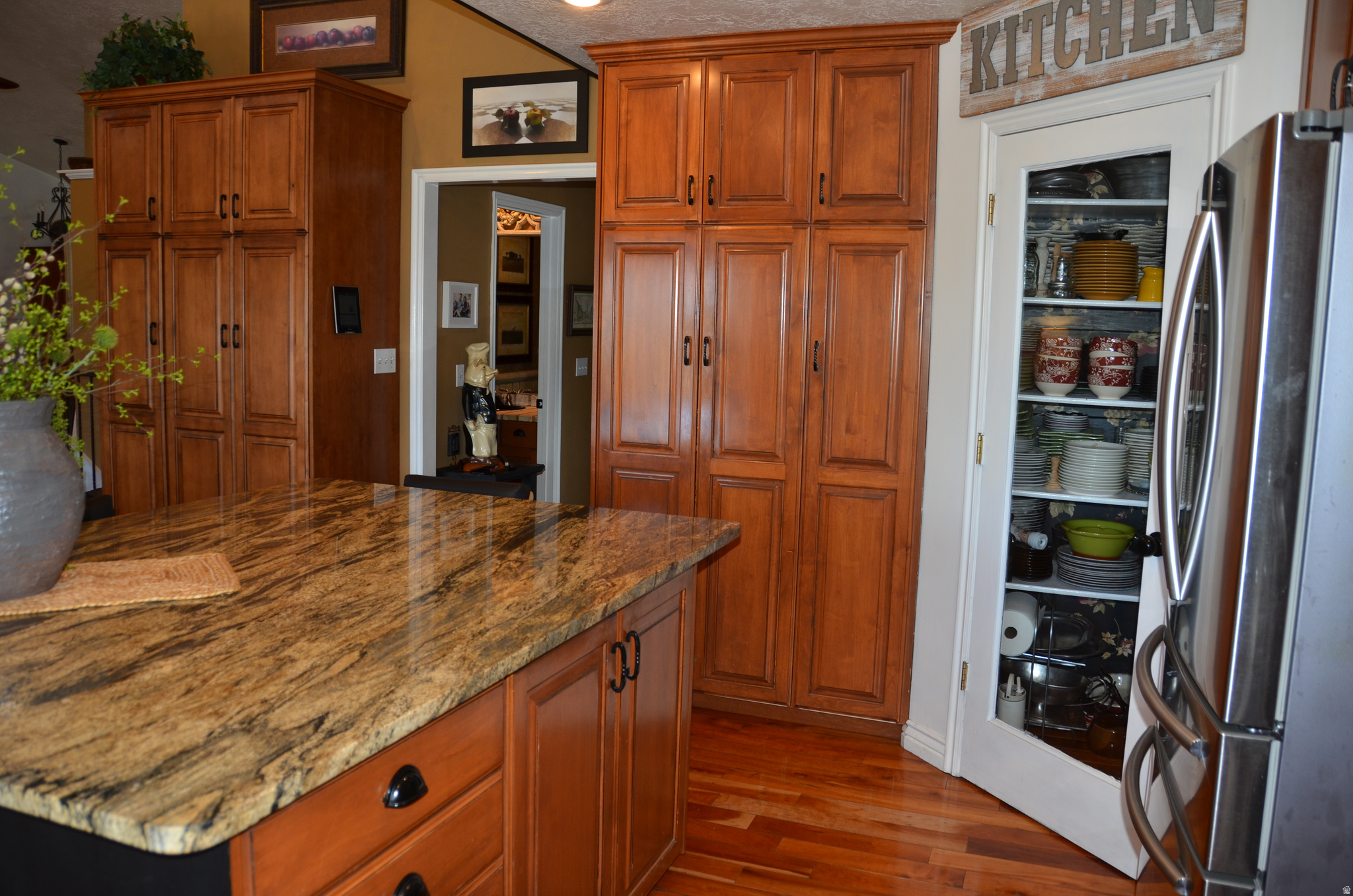 main property photo 9