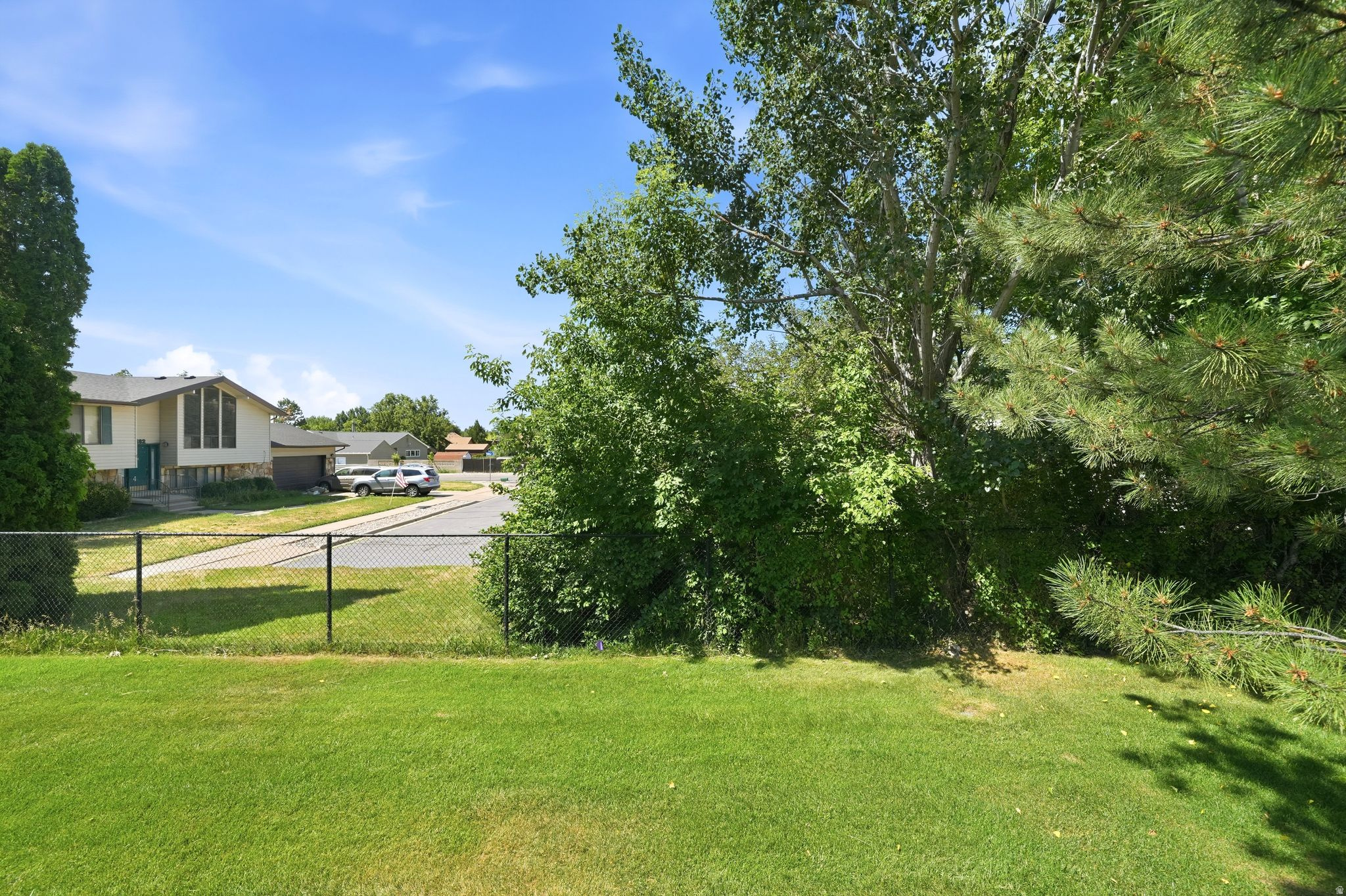 main property photo 40