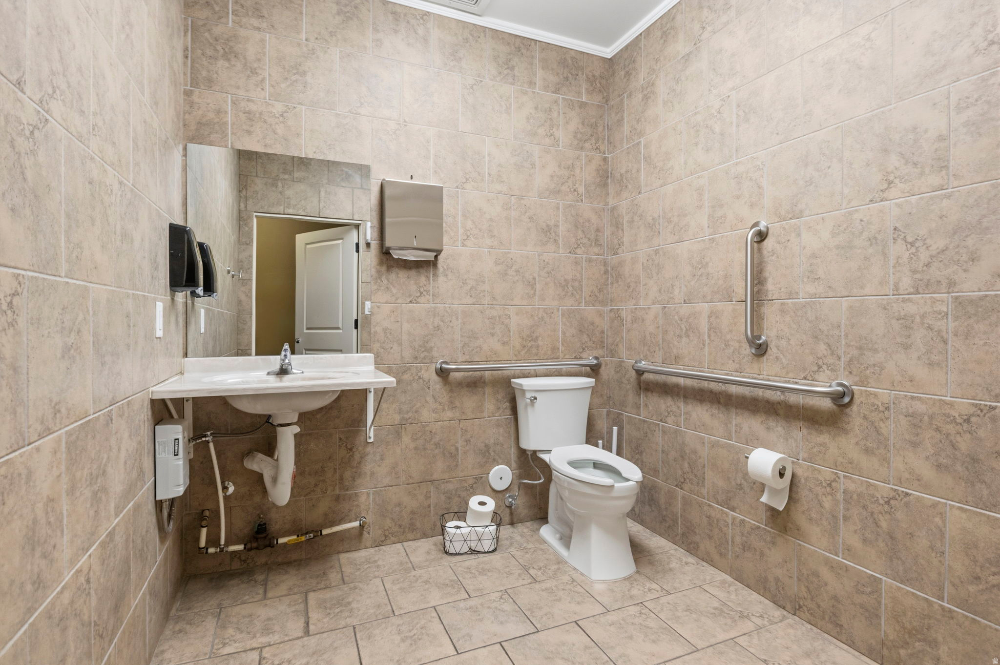 main property photo 34