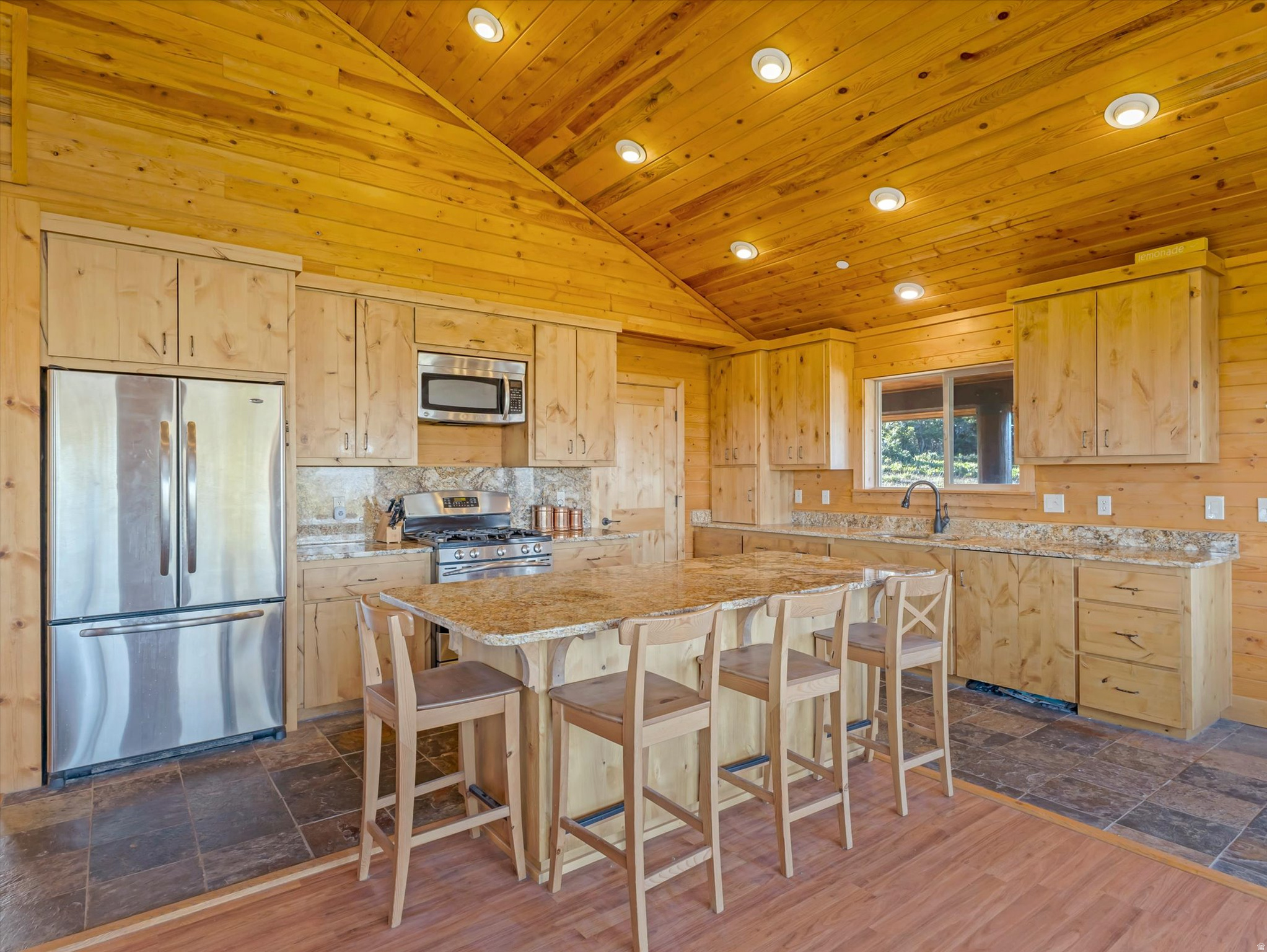 main property photo 18