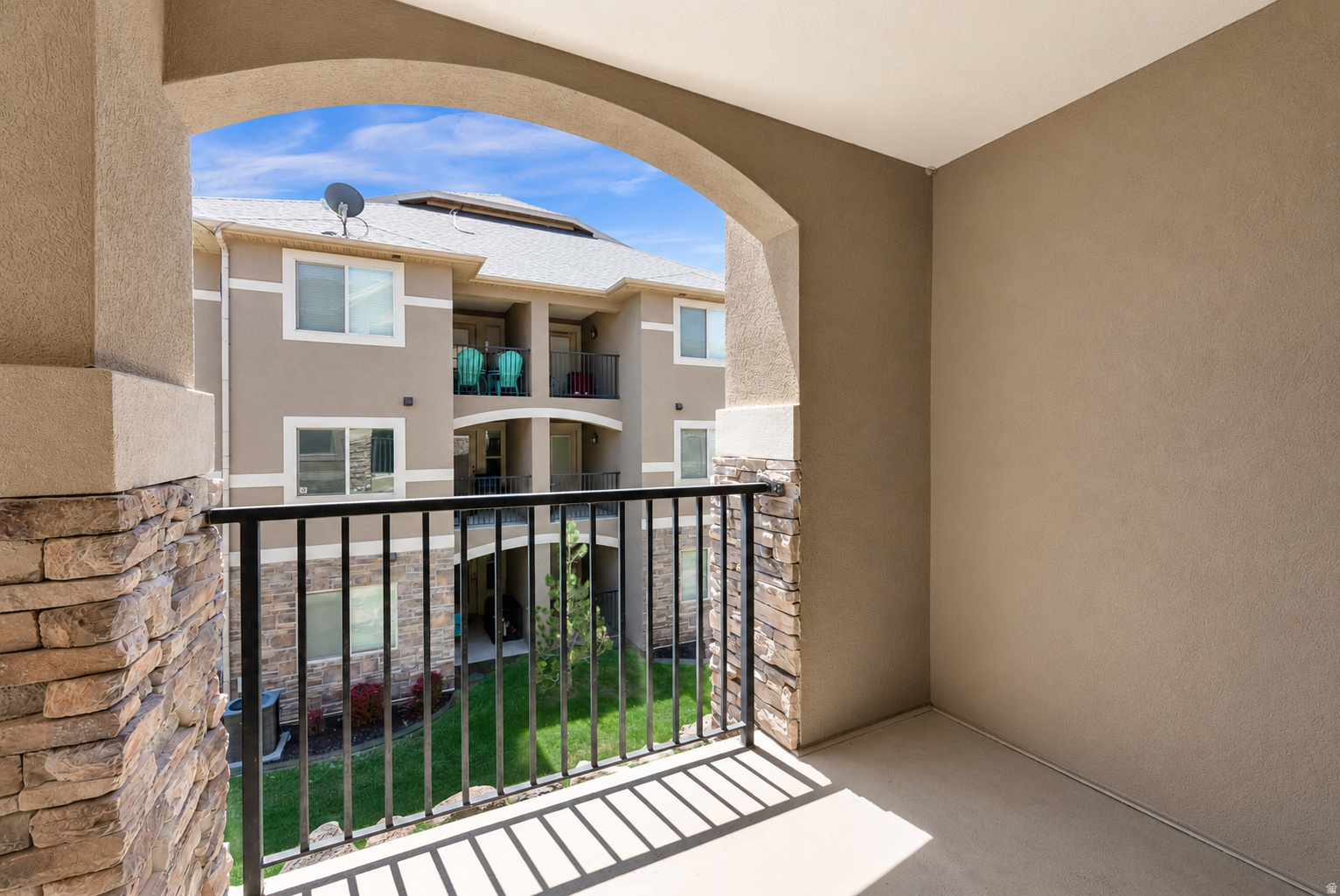 main property photo 9