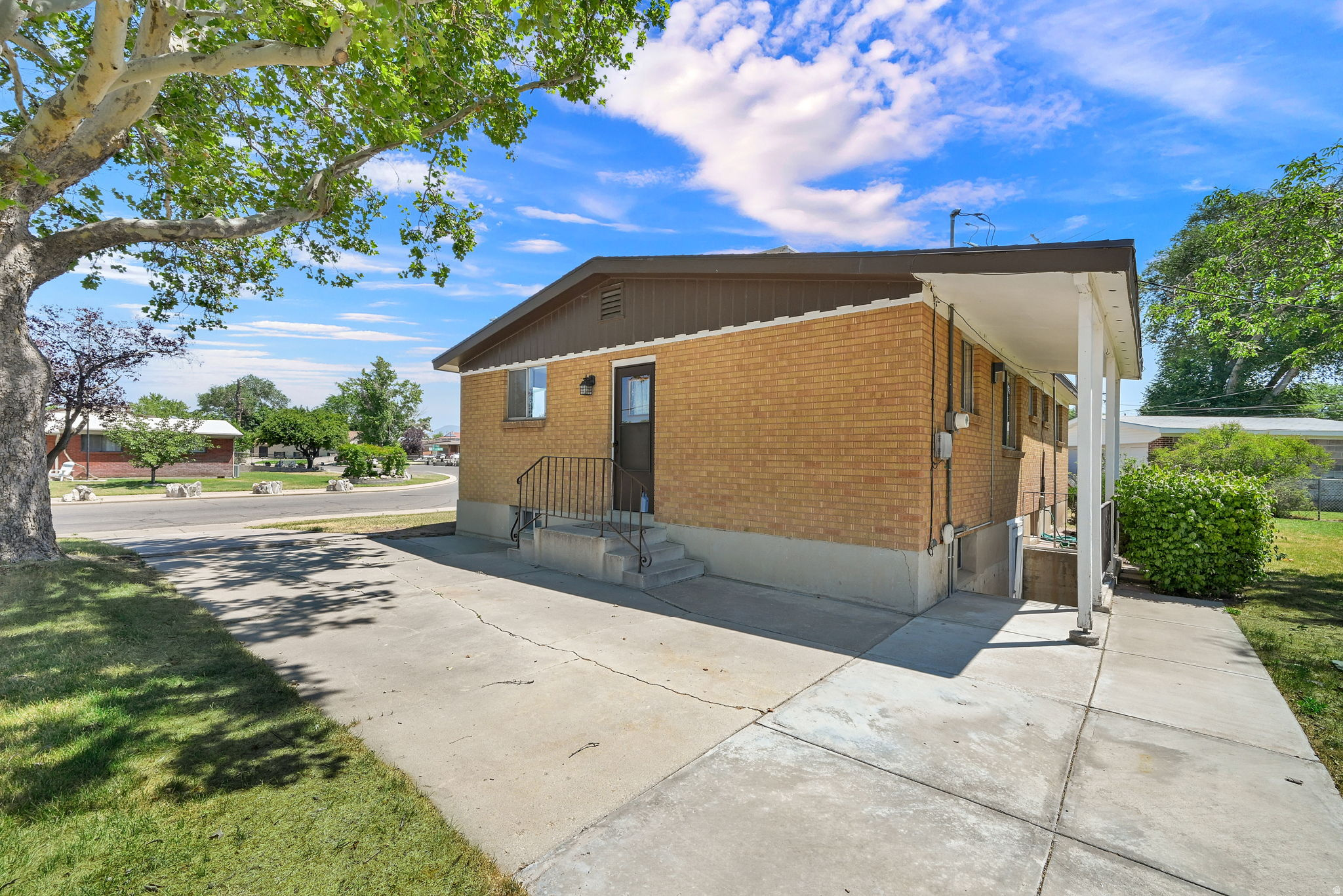 main property photo 28