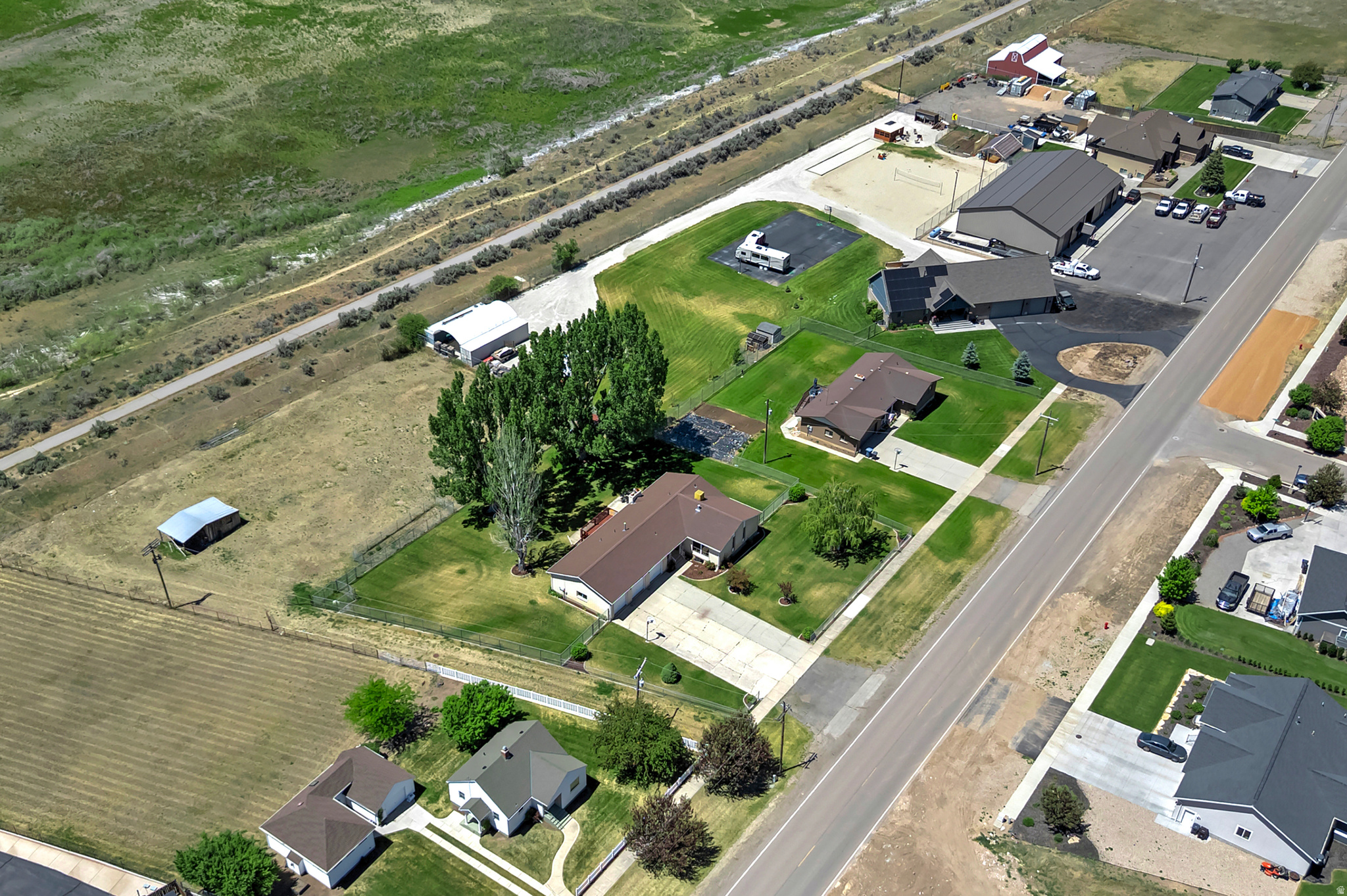 main property photo 40