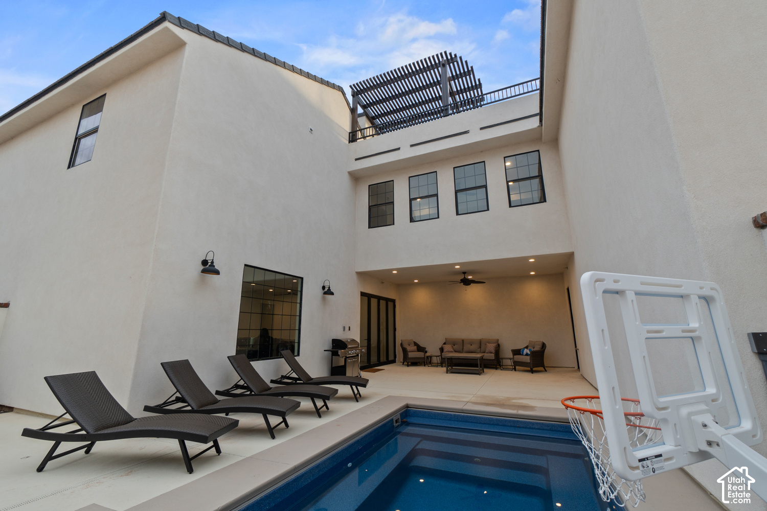 main property photo 20