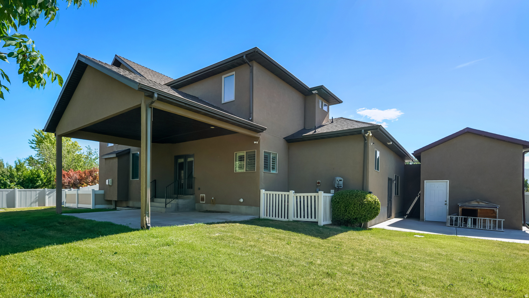 main property photo 9