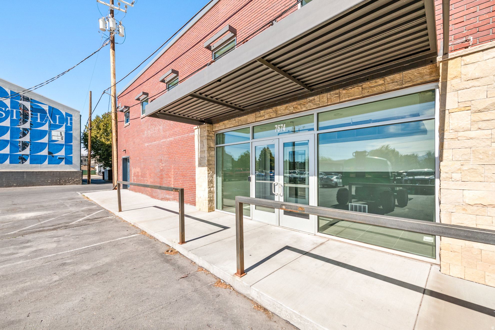 main property photo 16