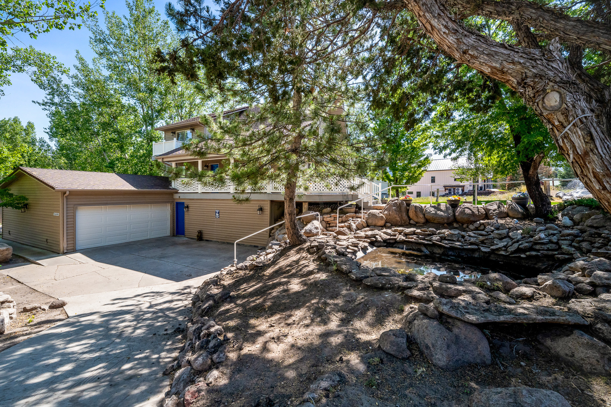main property photo 41