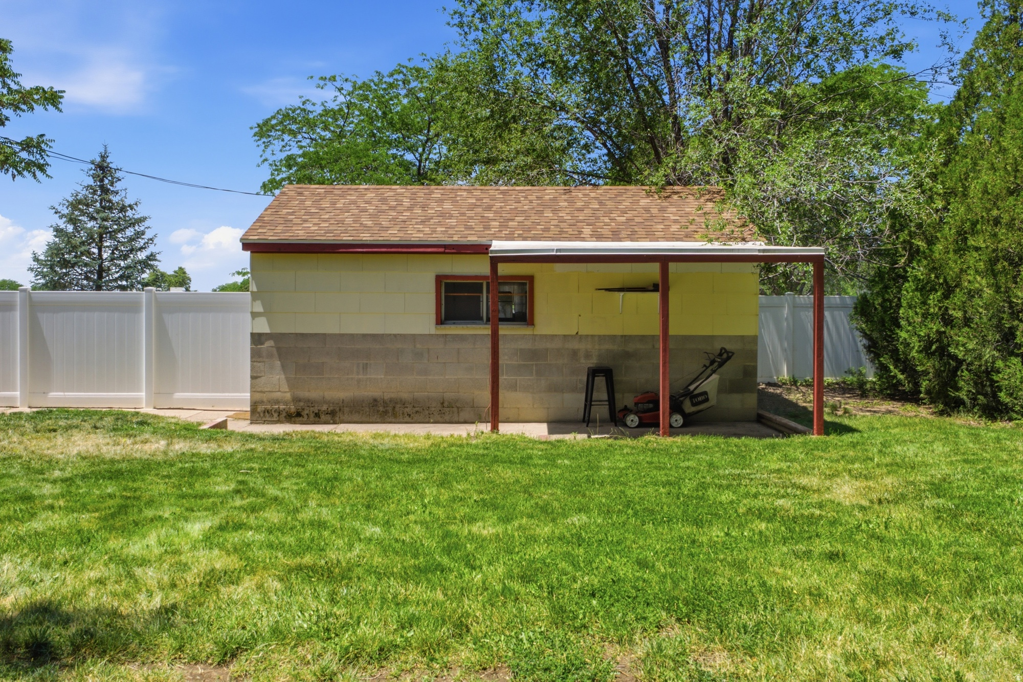 main property photo 23
