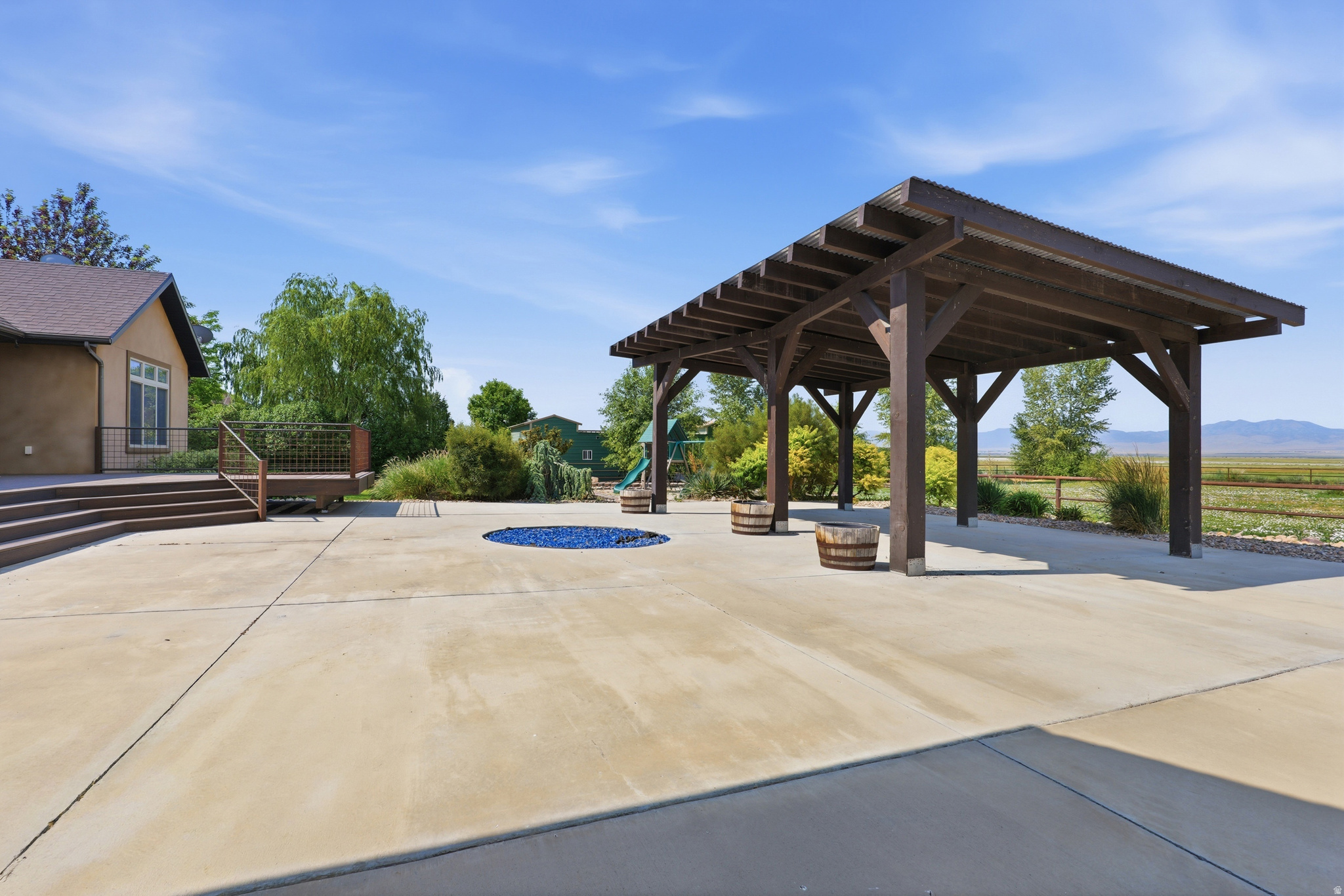 main property photo 40