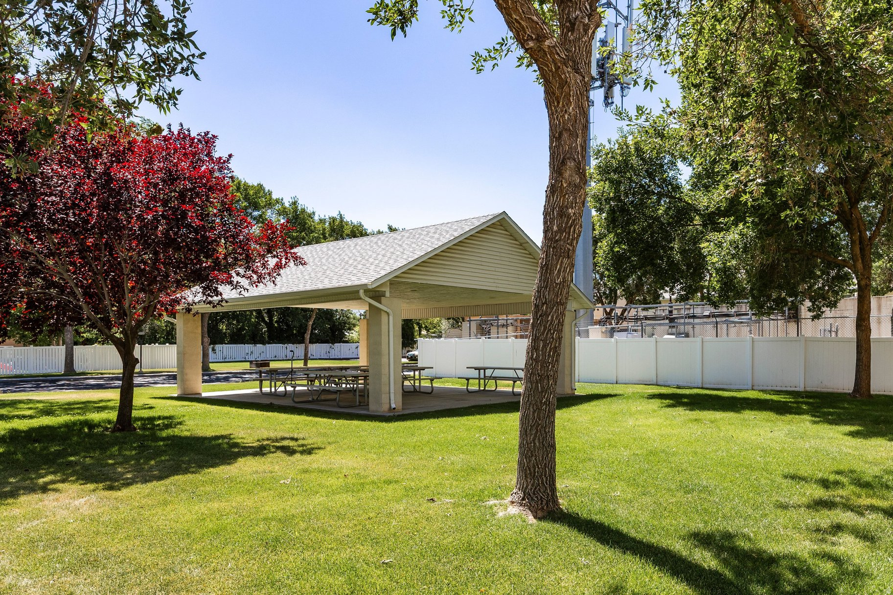 main property photo 50