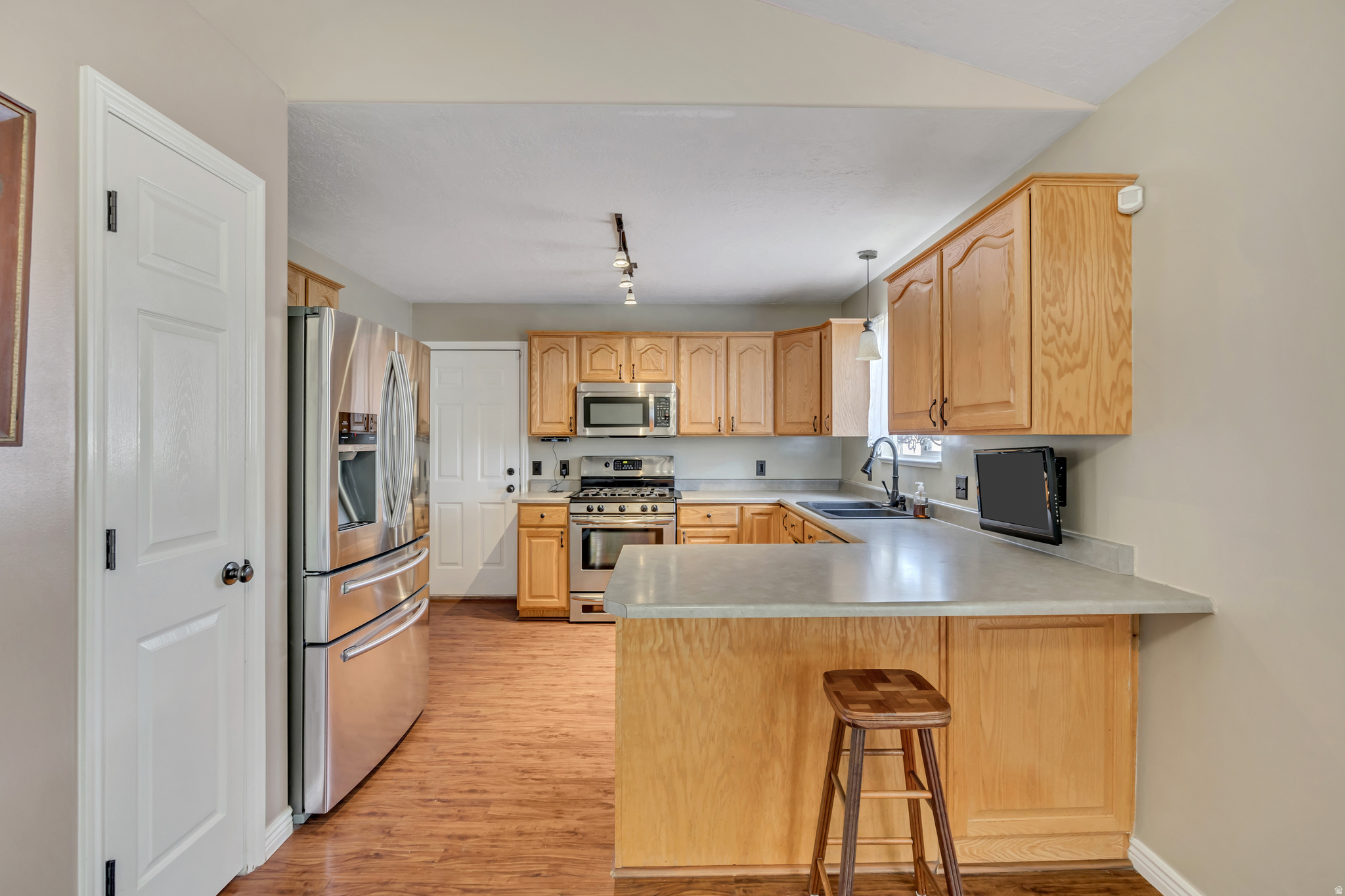 main property photo 7