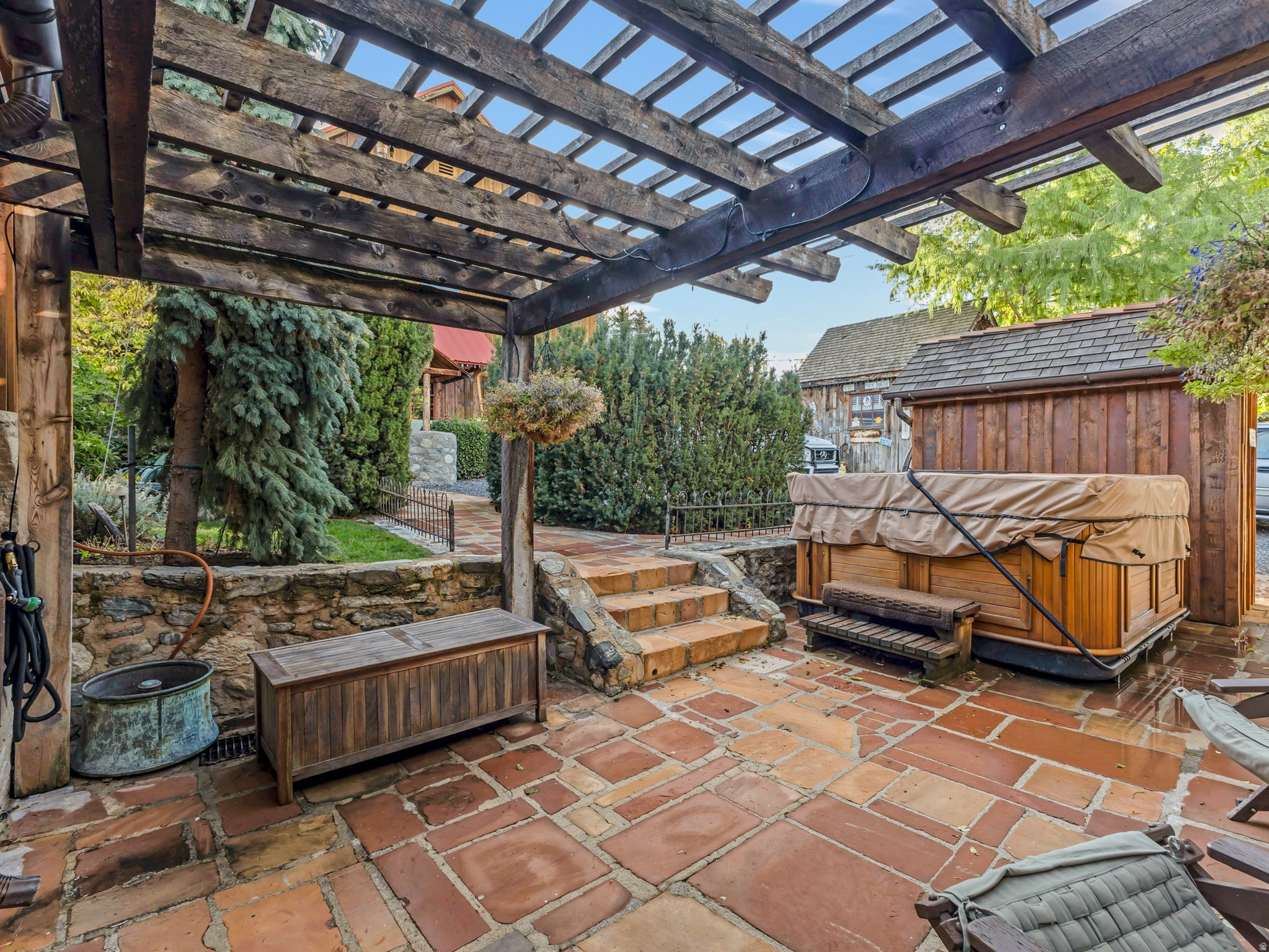 main property photo 40