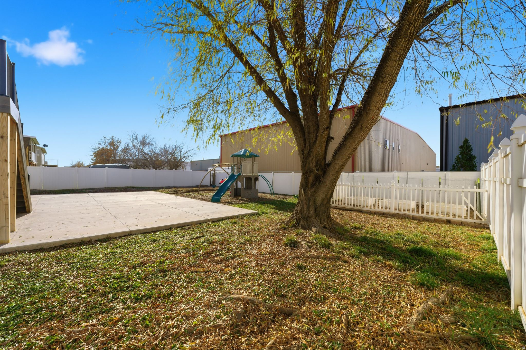 main property photo 31
