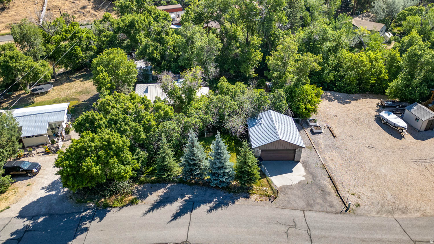 main property photo 28
