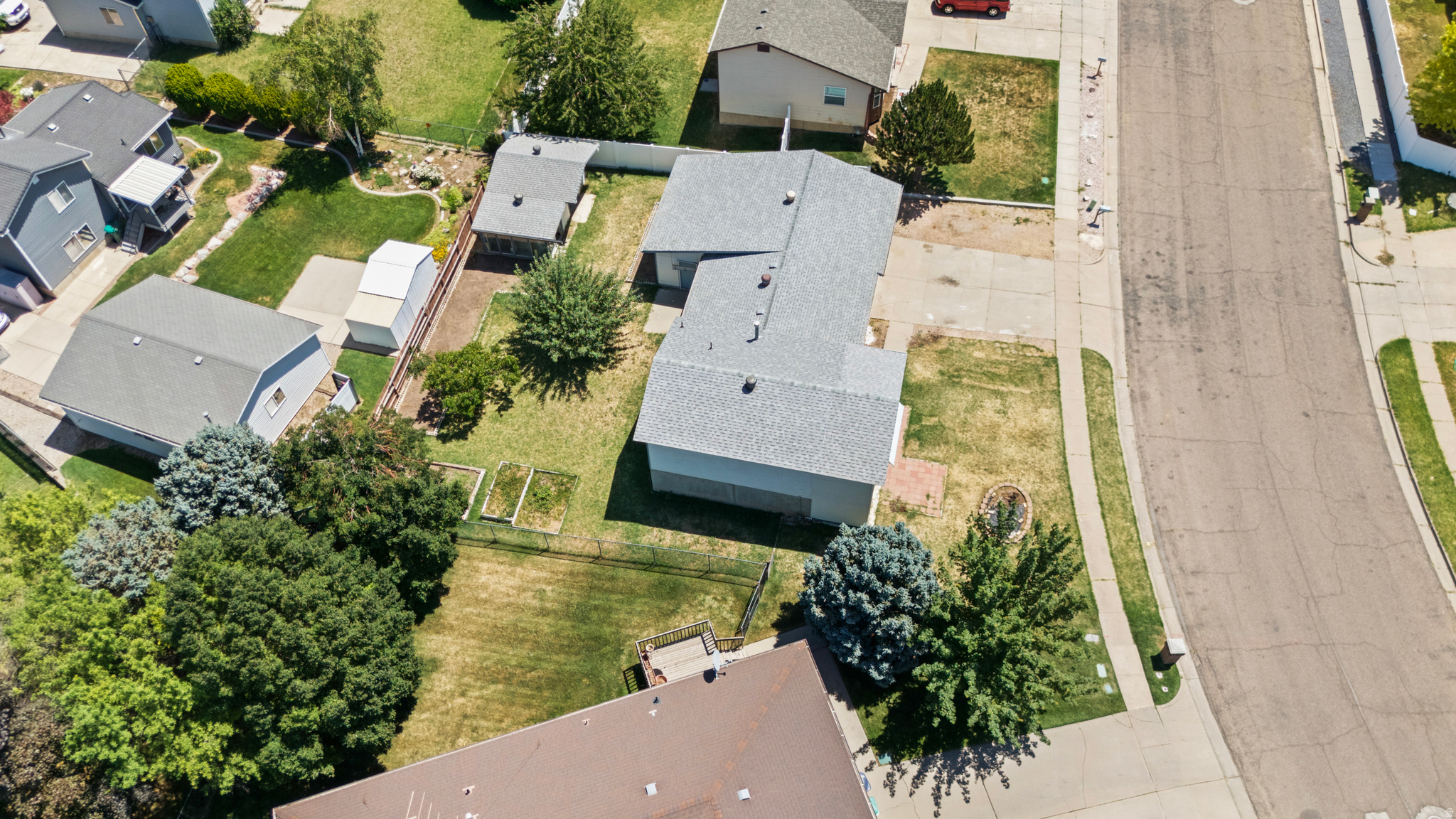 main property photo 36