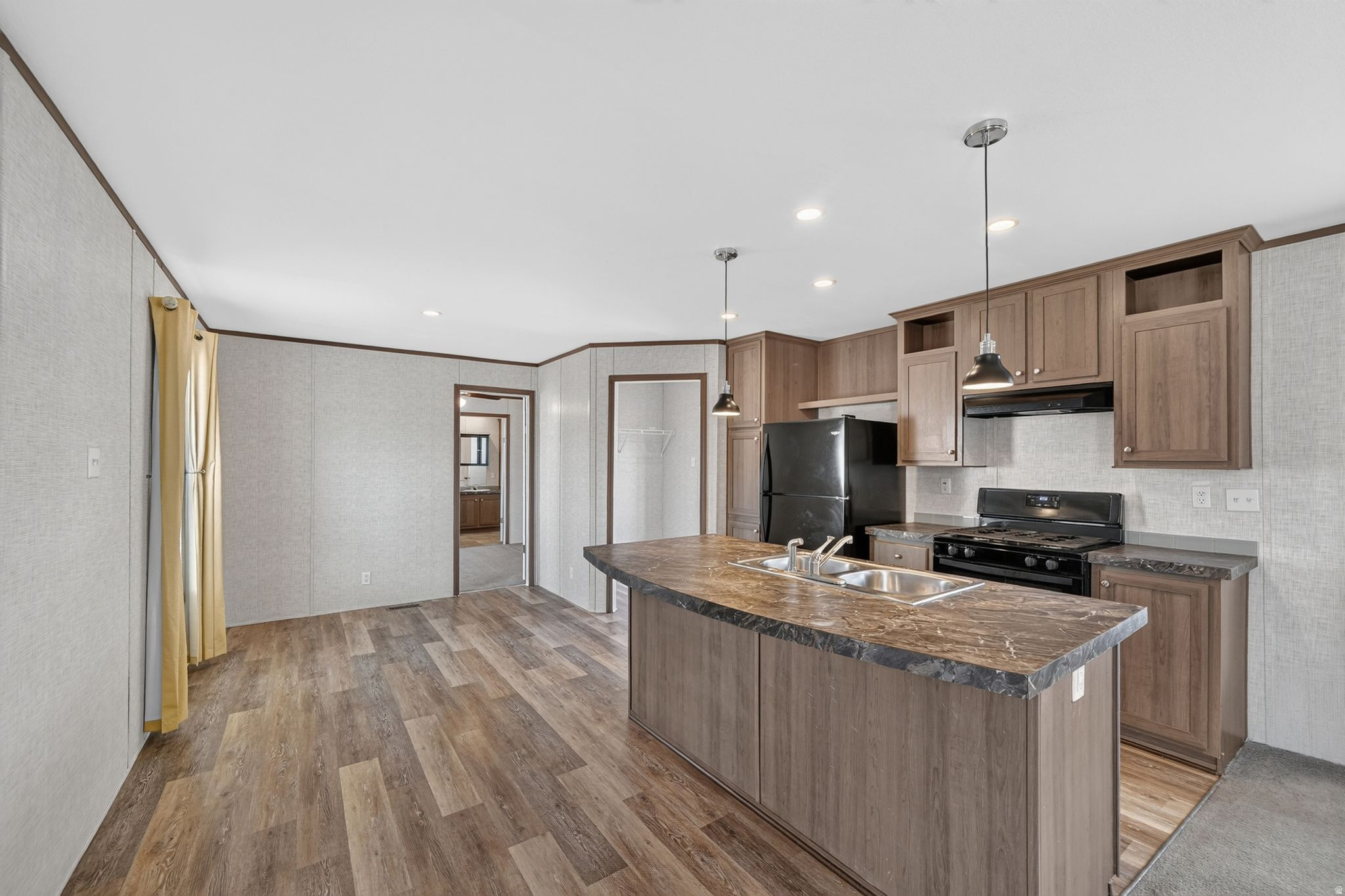 main property photo 11