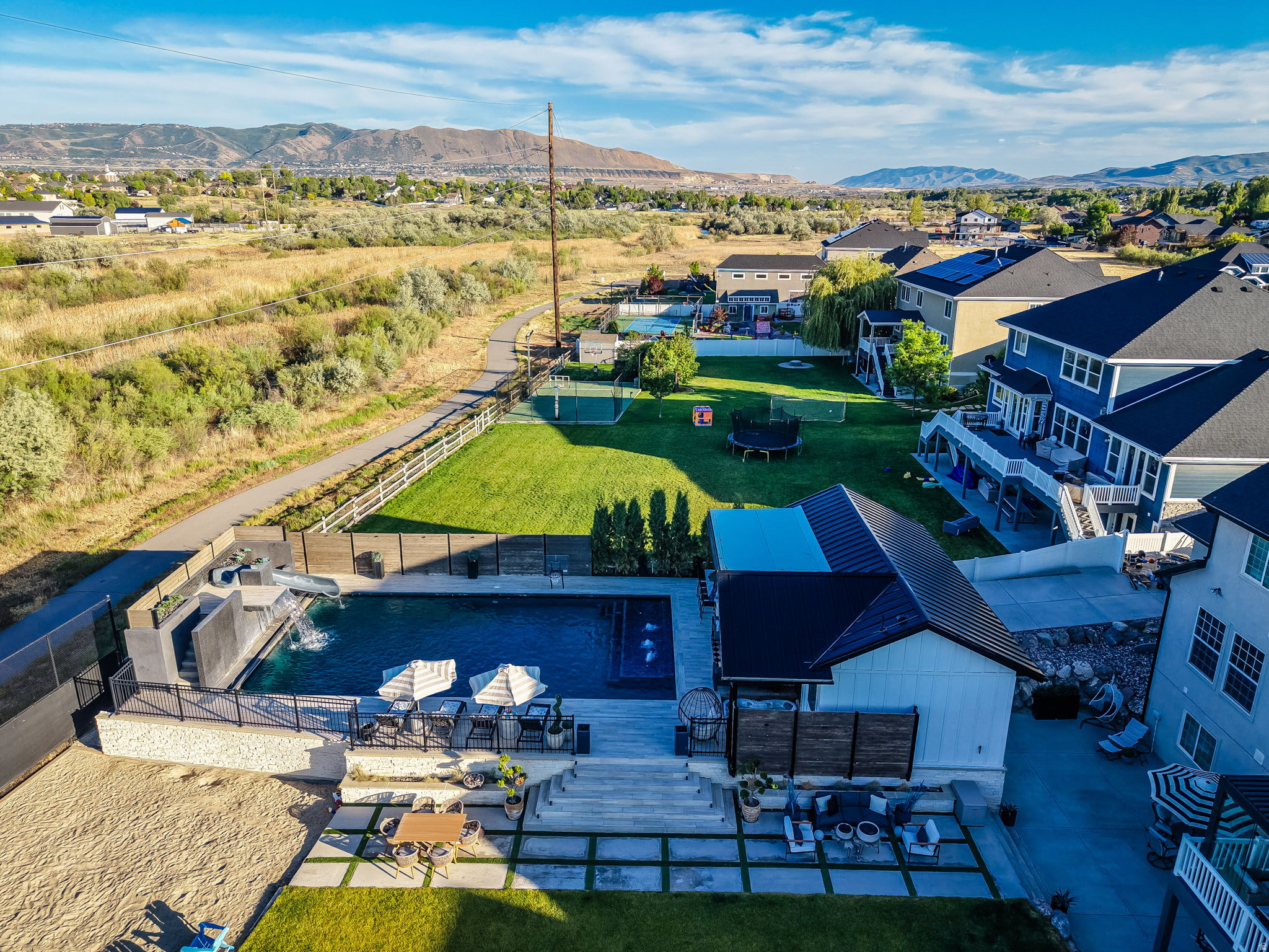 main property photo 89