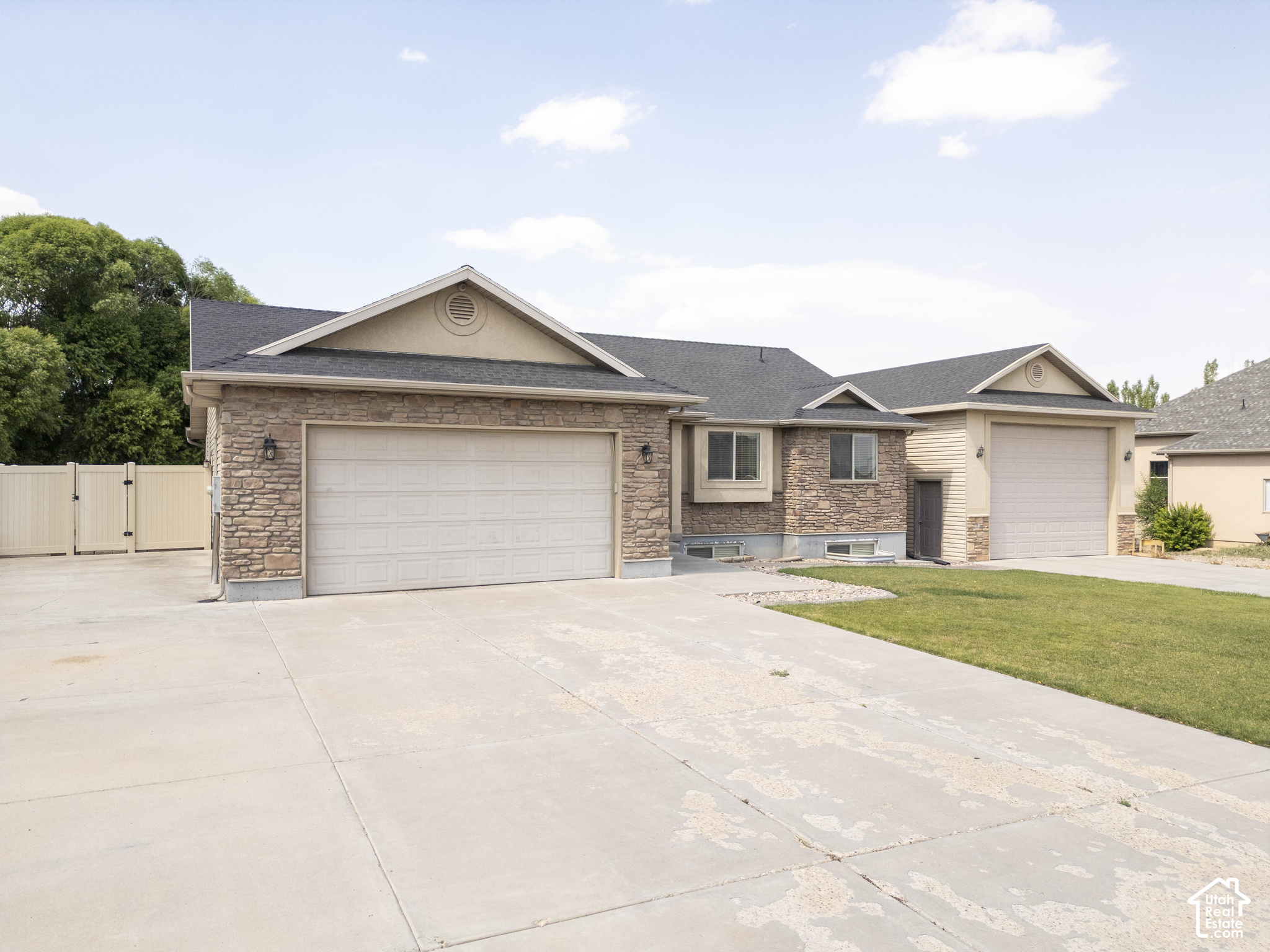 main property photo 37