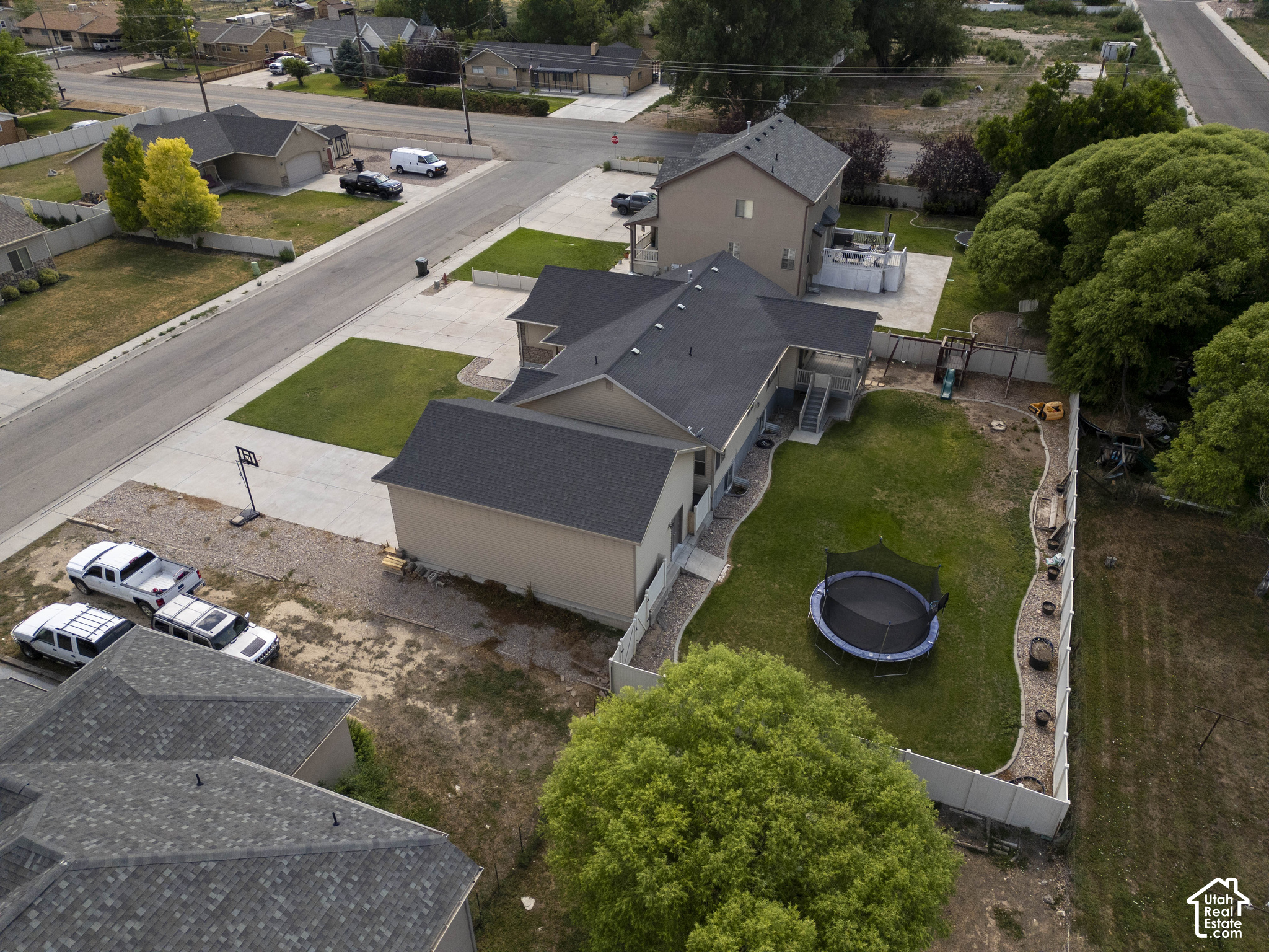 main property photo 40