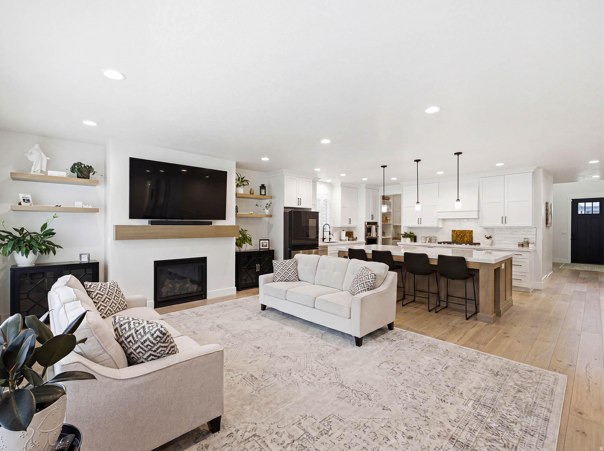 main property photo 6