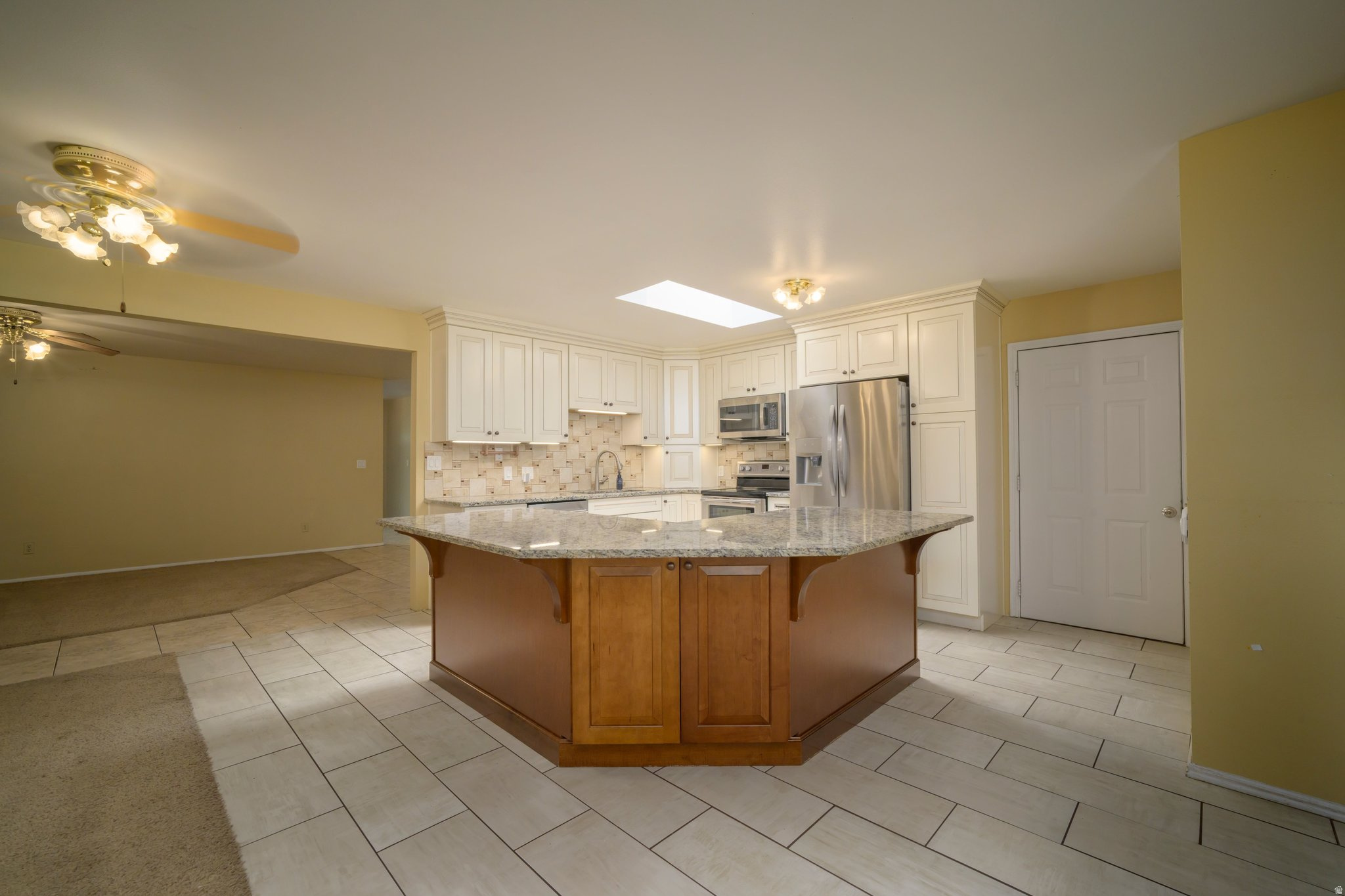 main property photo 13