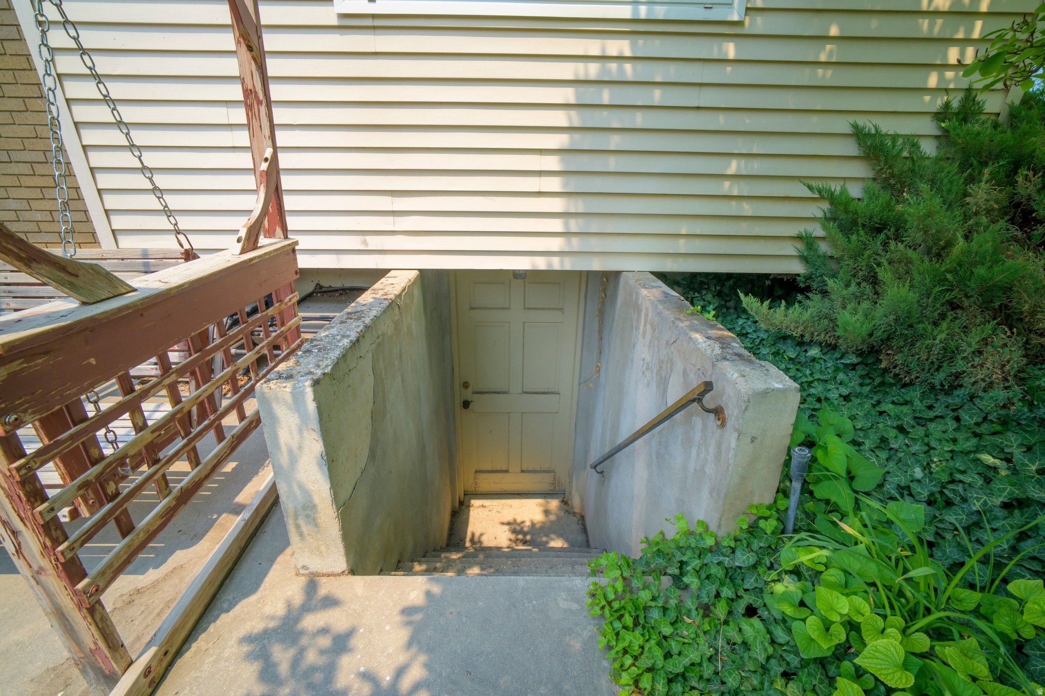 main property photo 30