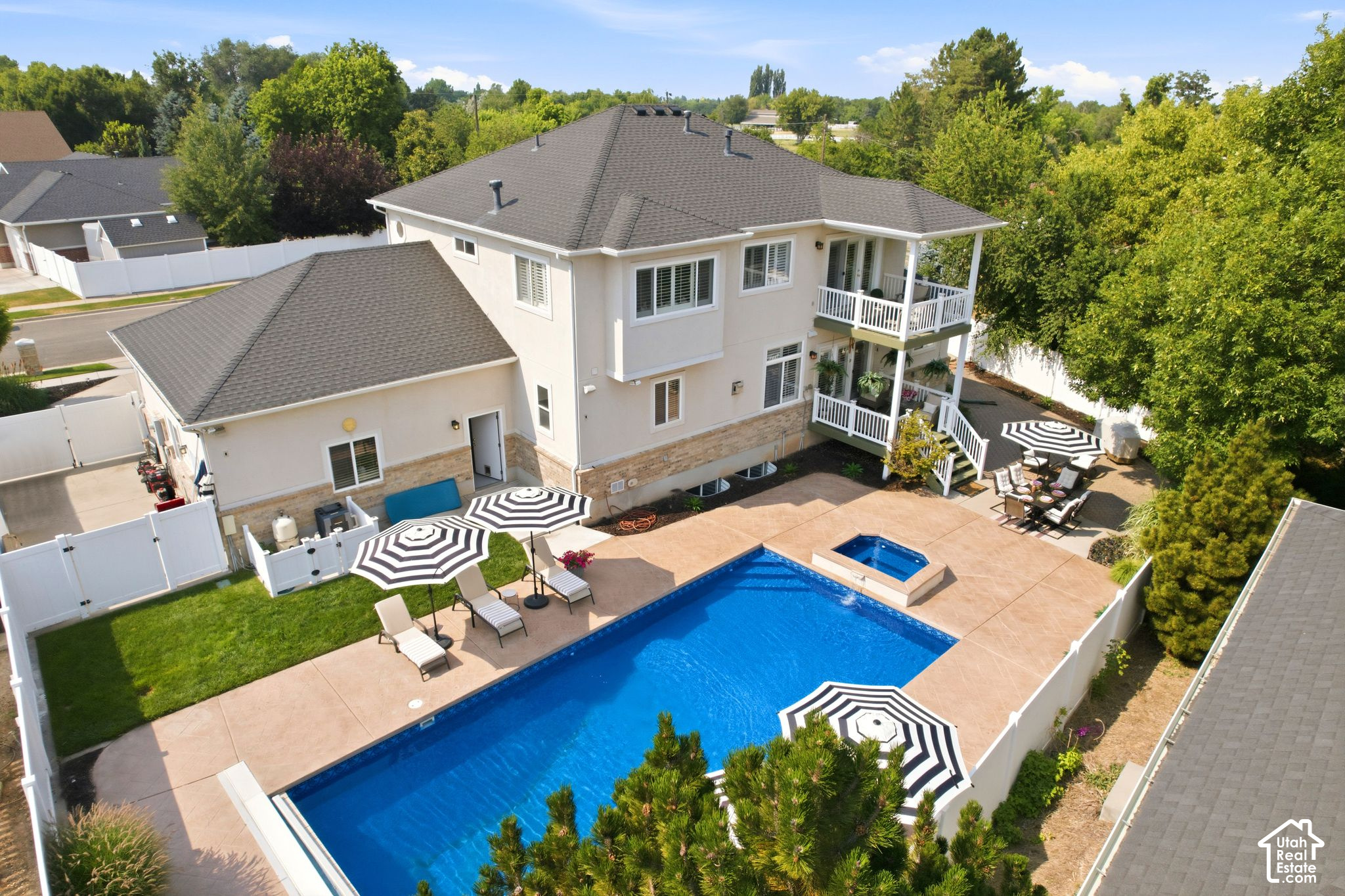 main property photo 25