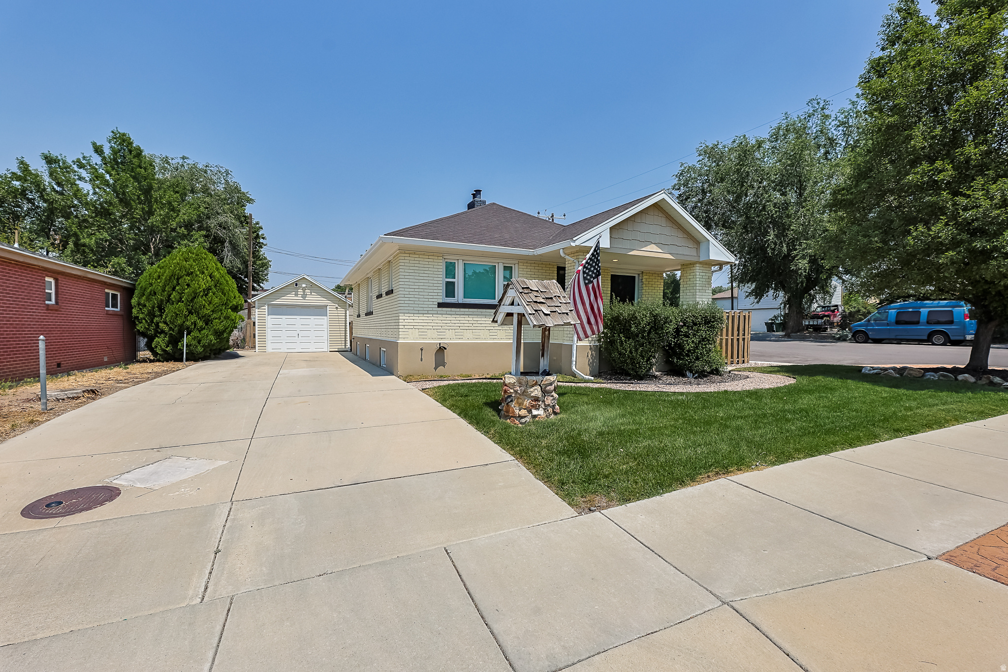 main property photo 23